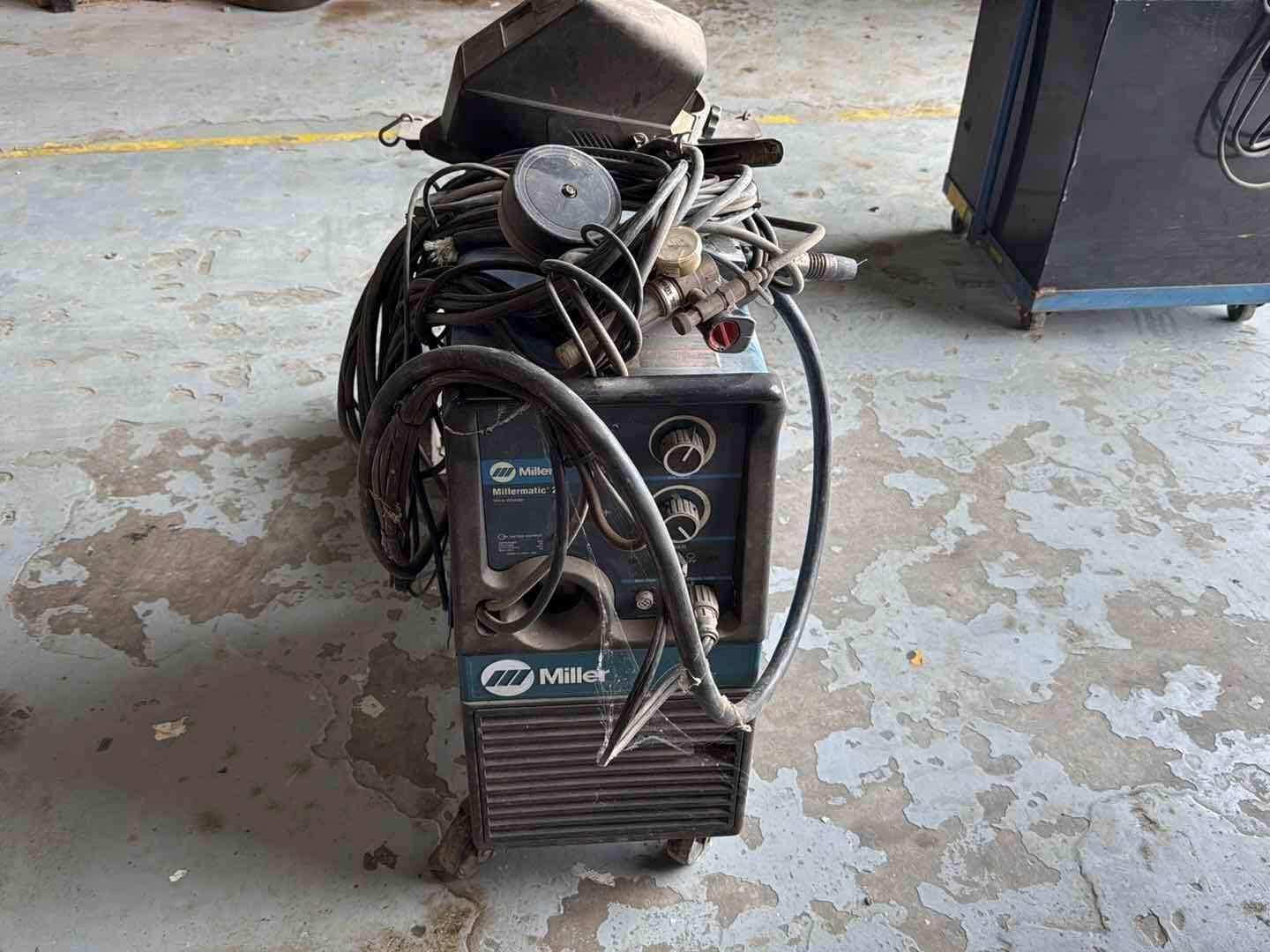 MILLERMATIC 251 W/LEADS (A55745)