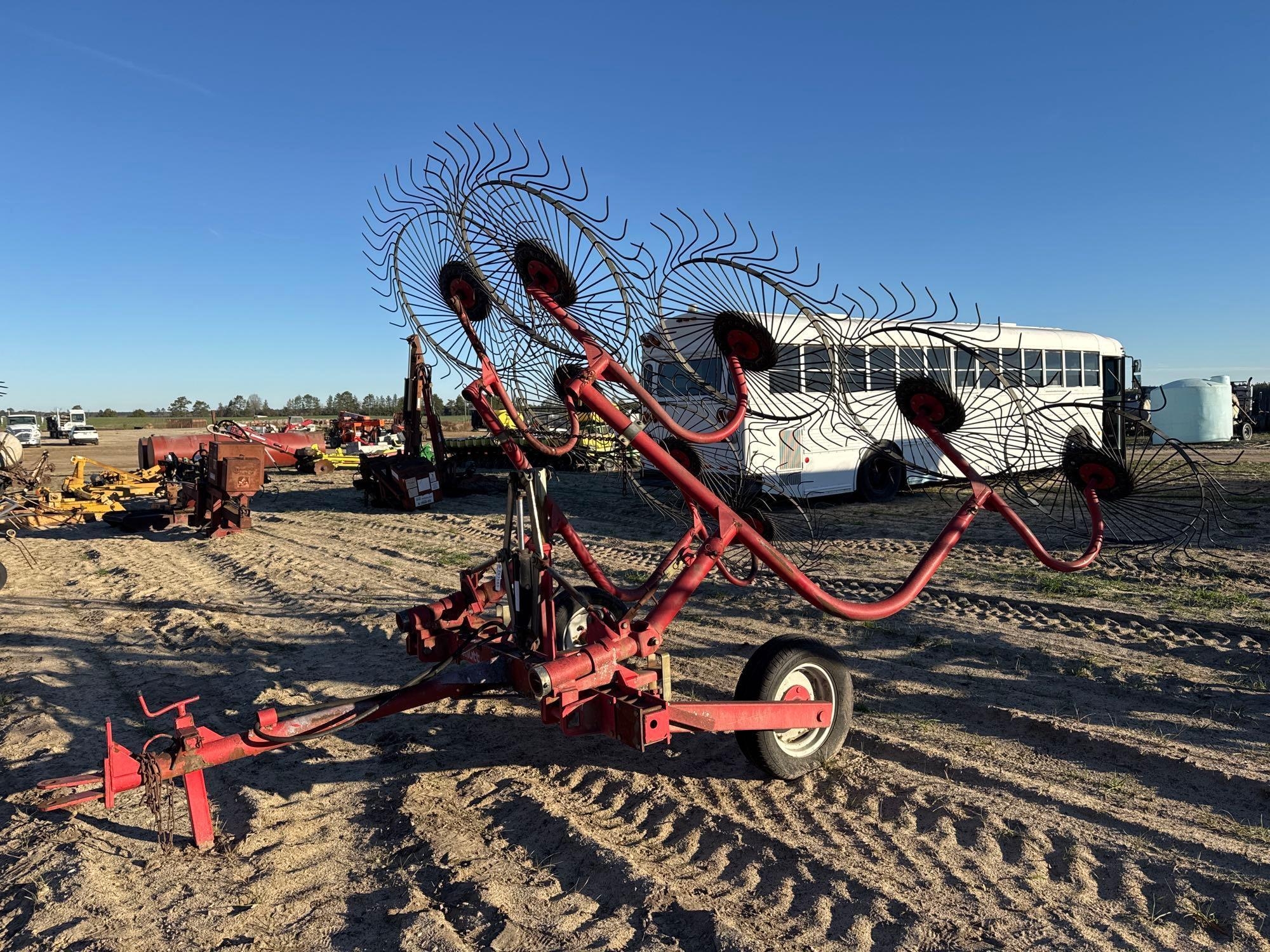 TONUTTI 8 WHEEL V-RAKE (A63290)