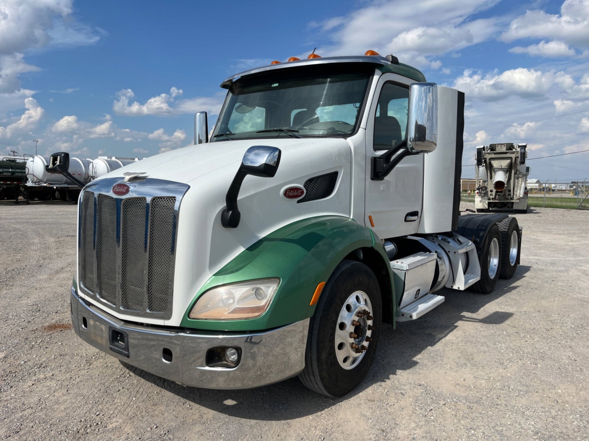 2016 PETERBILT 579 DAYCAB (A55745)