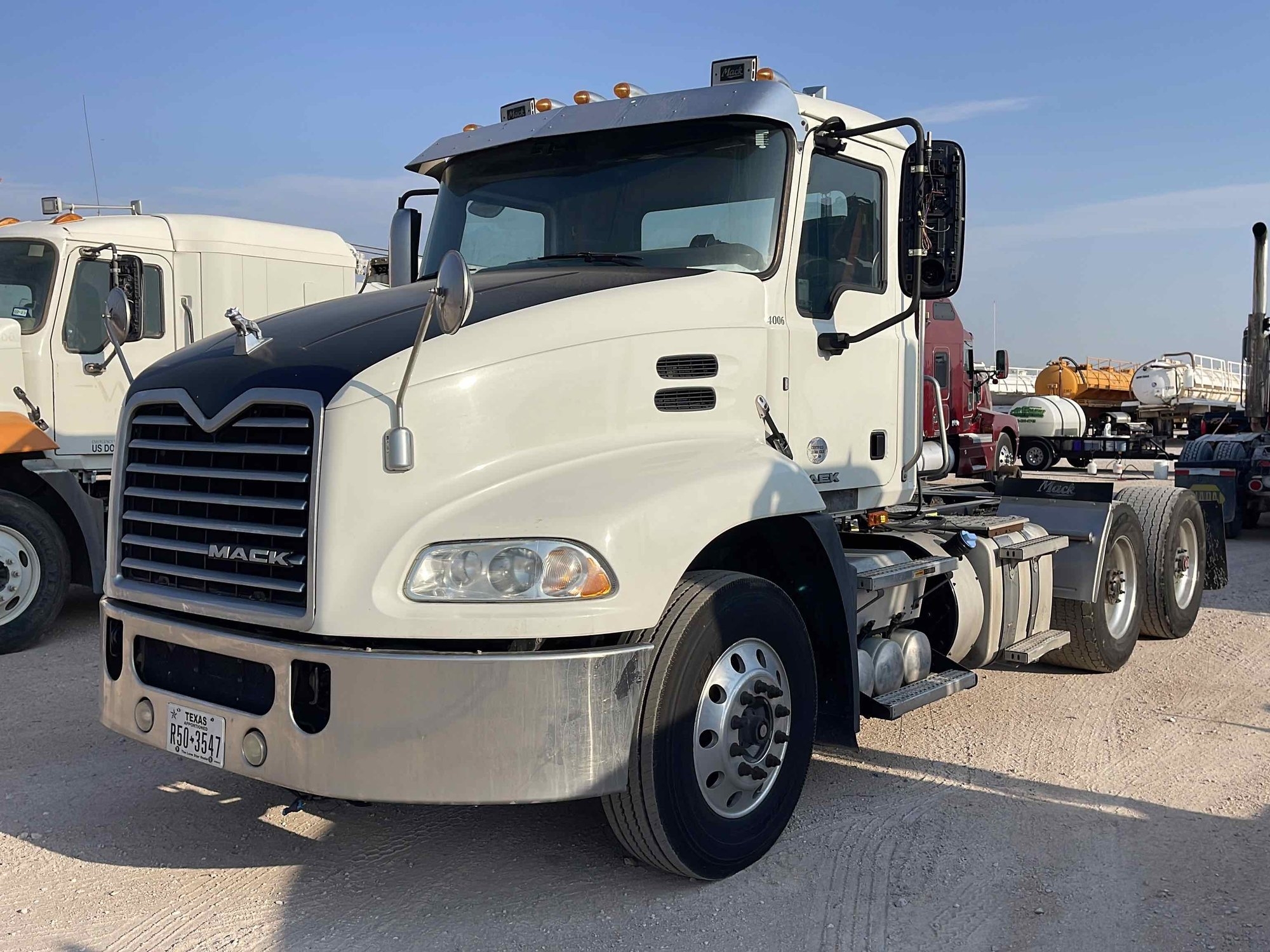 2017 MACK  CXU613T (A58214)