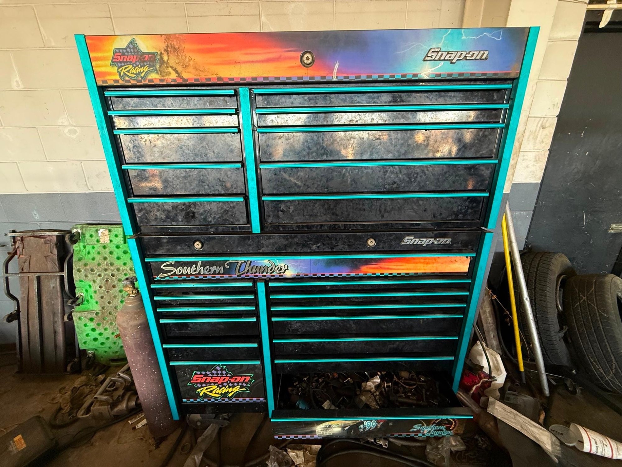 Snap-On Southern Thunder Edition 24-drawer tool box (A63689)