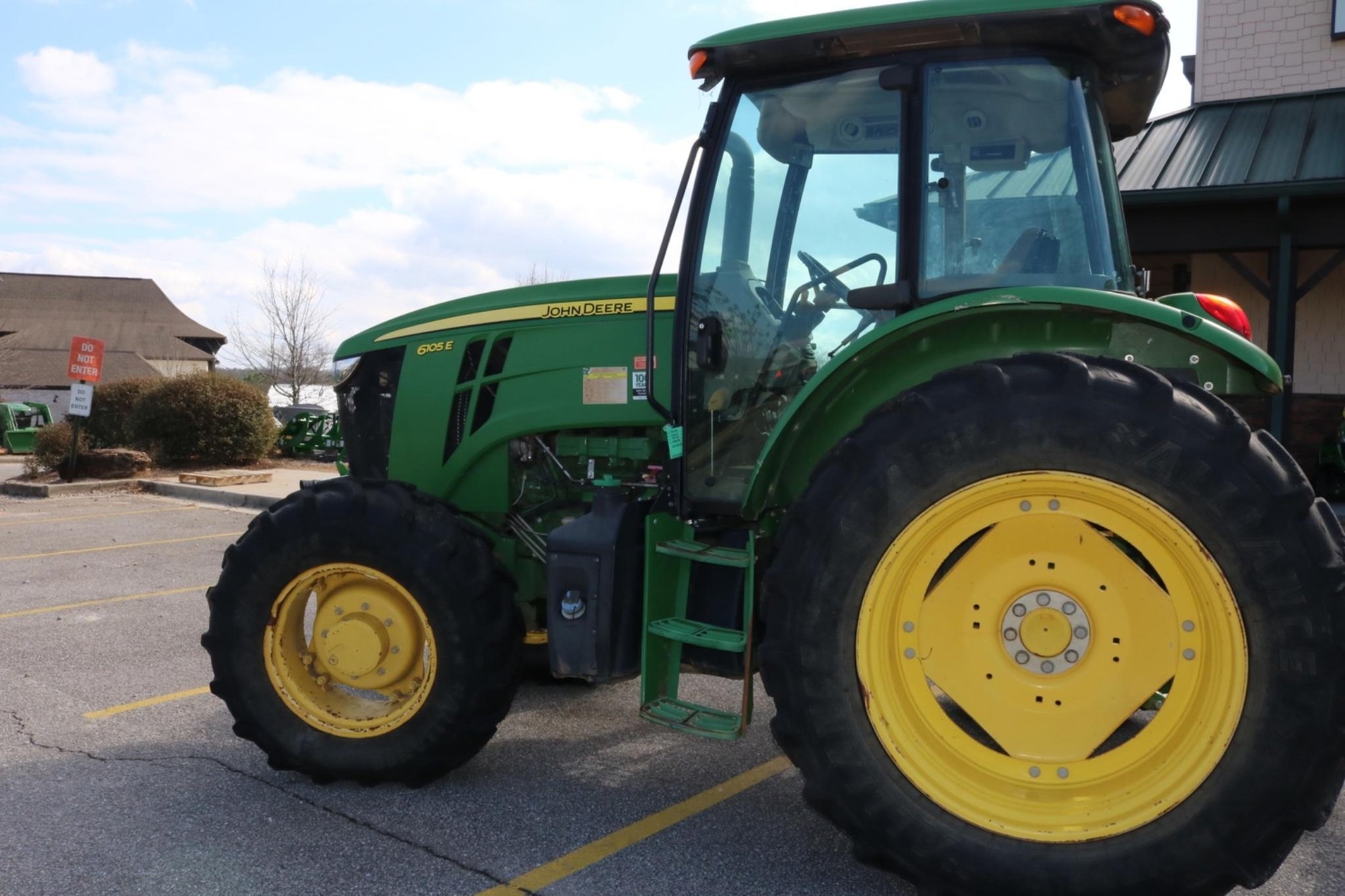 John Deere 6105E Tractor, 105HP, 4WD, Suspension Seat, A/C, 3 Rear Remotes (A52128)