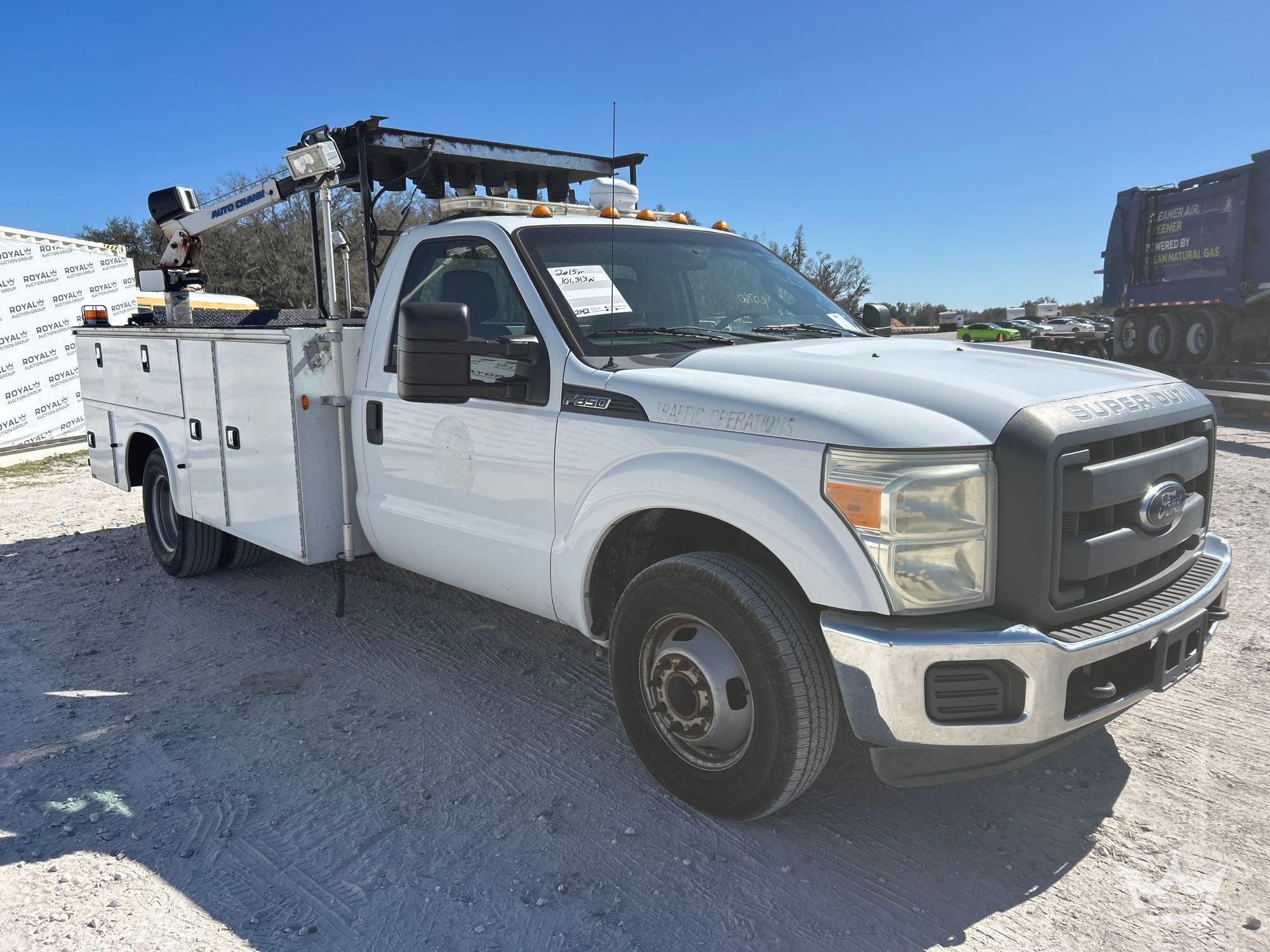 2015 Ford F-350 Auto Crane Service Truck (A61573)