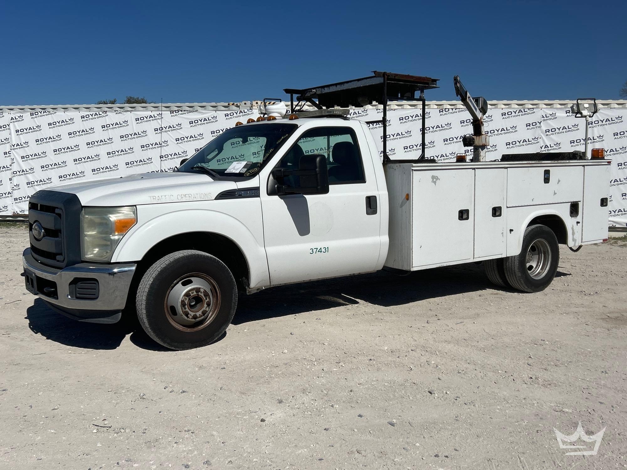 2015 Ford F-350 Auto Crane Service Truck (A61573)