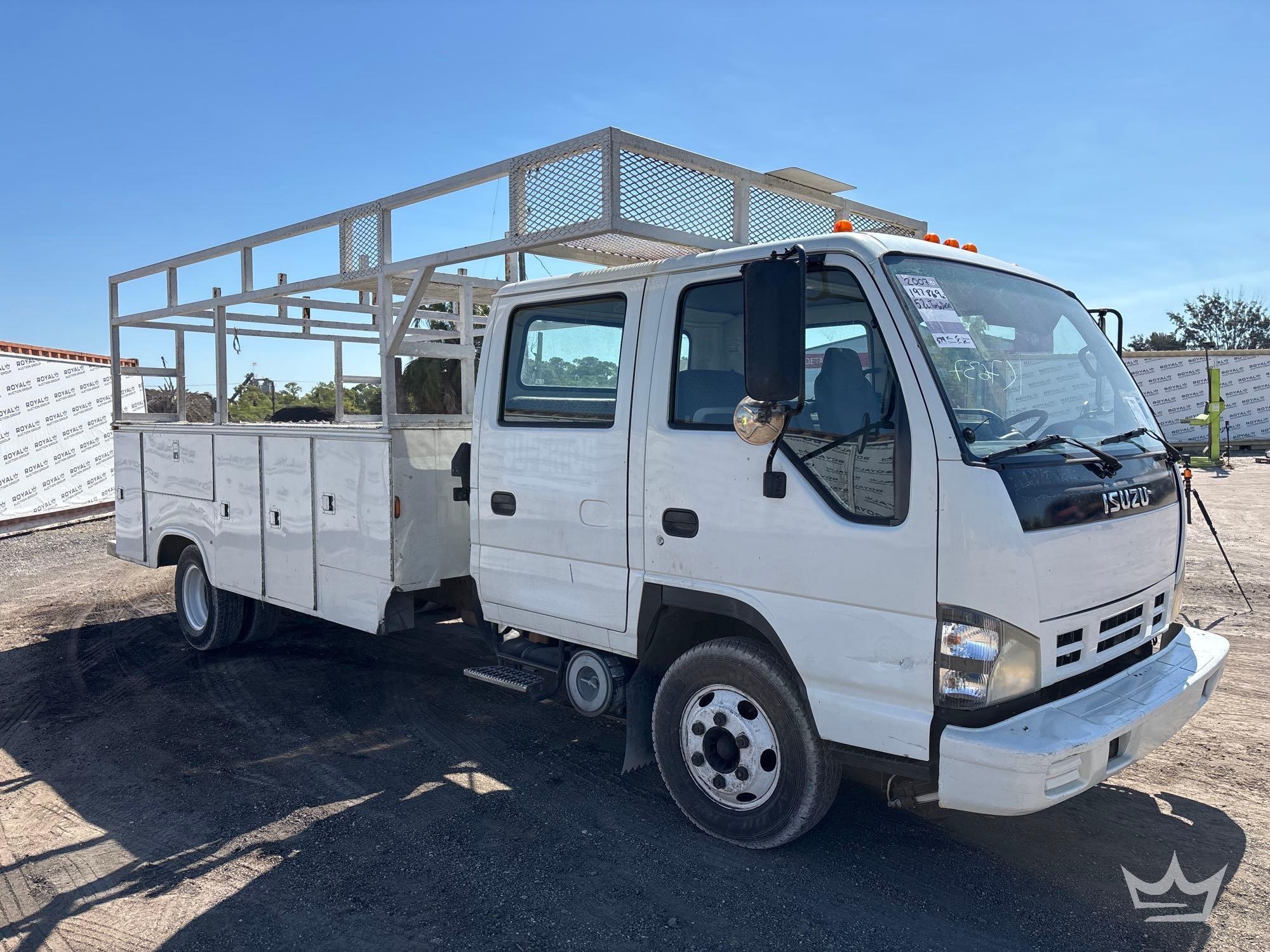 2007 Isuzu NPR-HD Crew Cab Knapheide Service Truck (A64556)