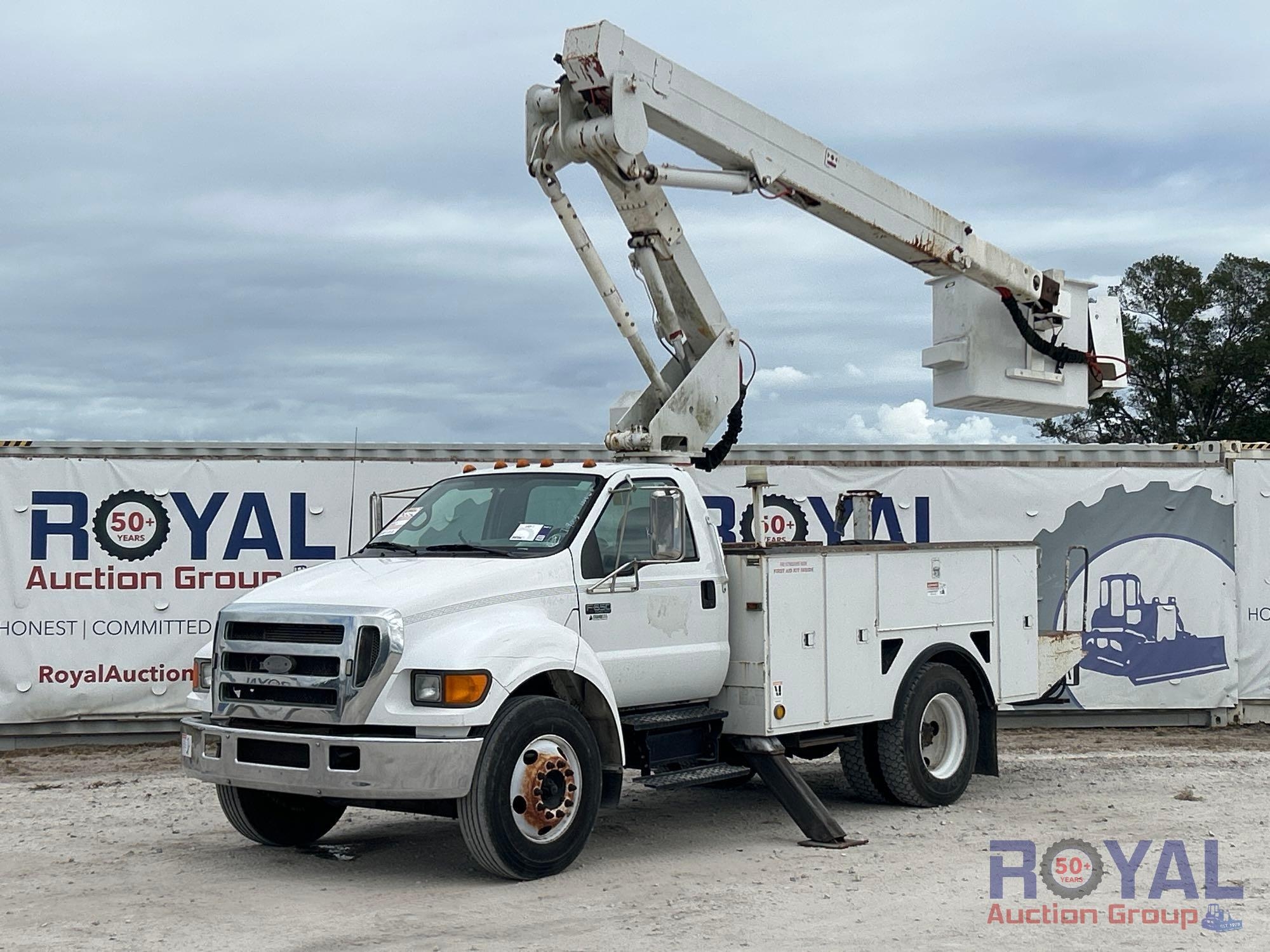 Year: 2006 Make: Ford Model: F-650 Vehicle Type: Truck Mileage: Plate: Body Type: Regular Cab Trim (A55852)