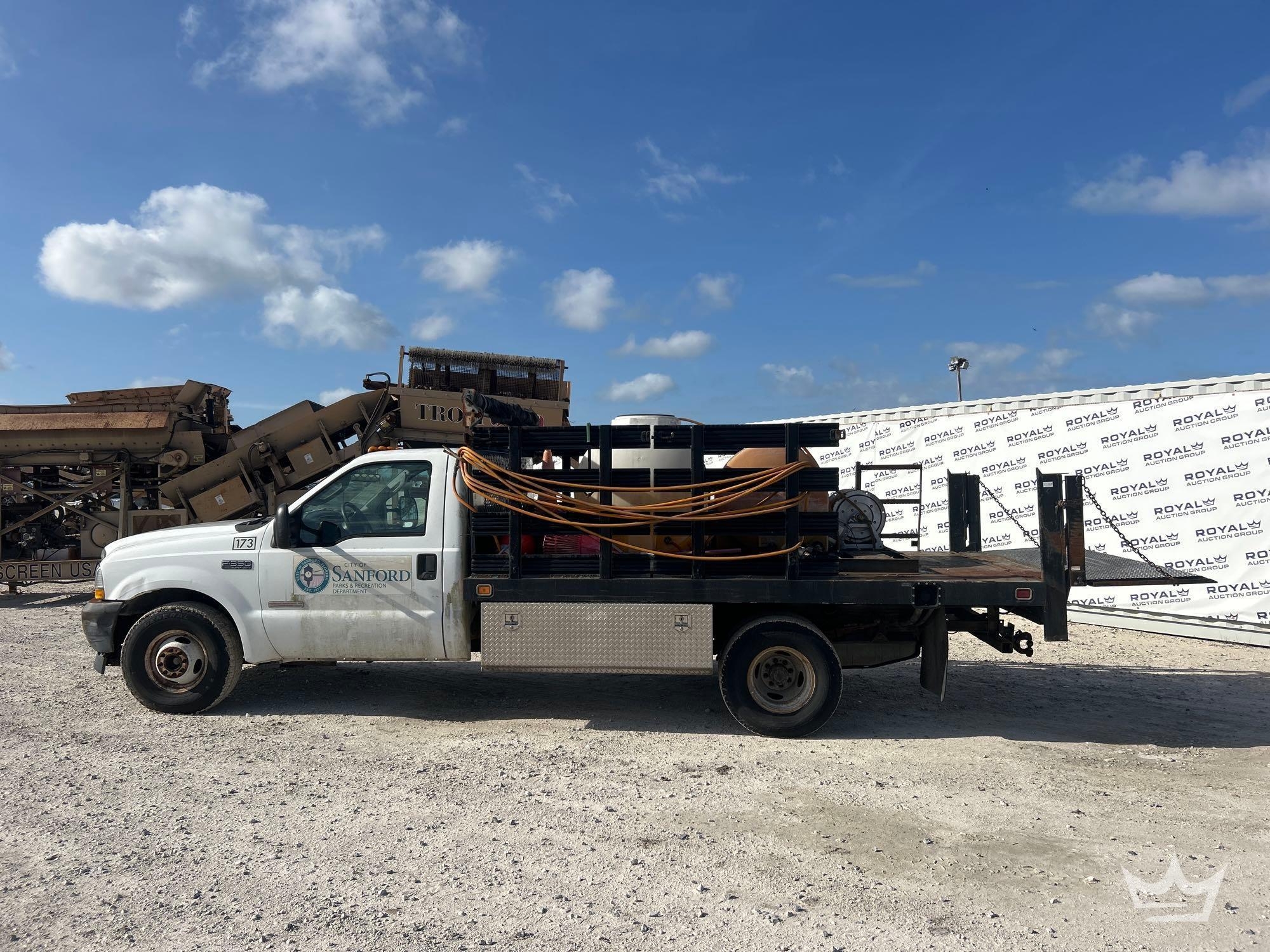 2003 Ford F-350 Flatbed Chemical Sprayer Truck (A61573)