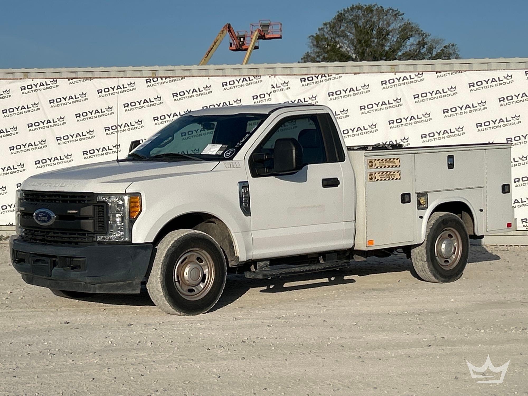 2017 Ford F-250 Knapheide Service Truck (A64556)