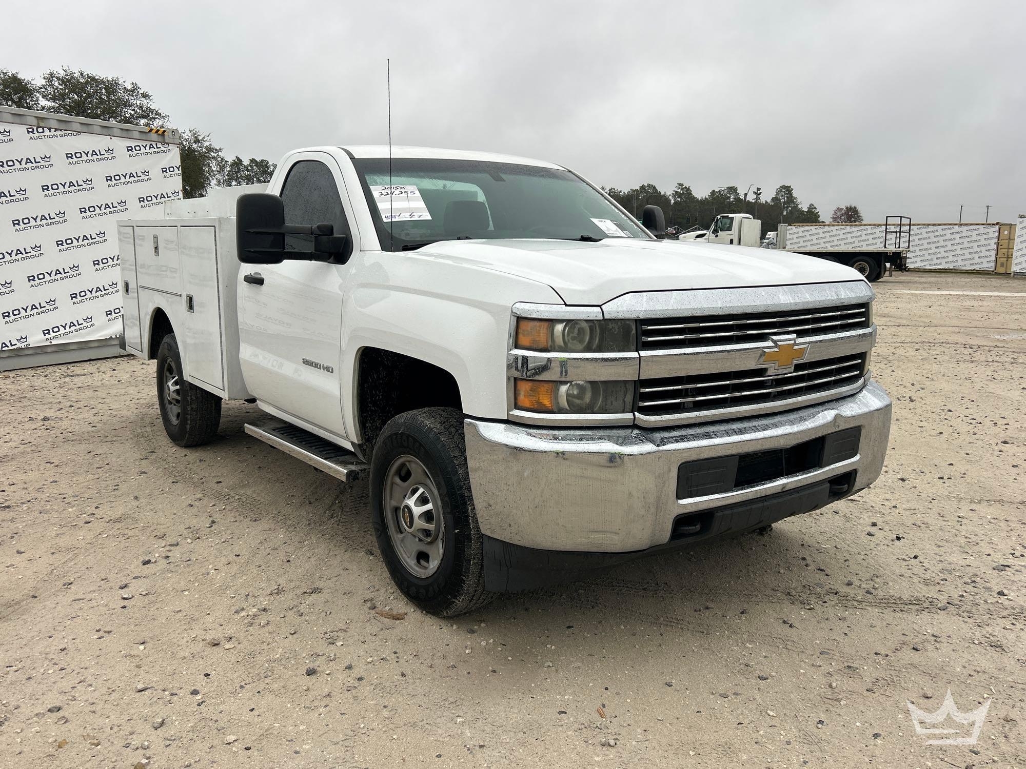 2015 Chevrolet Silverado 2500HD Service Truck (A61573)