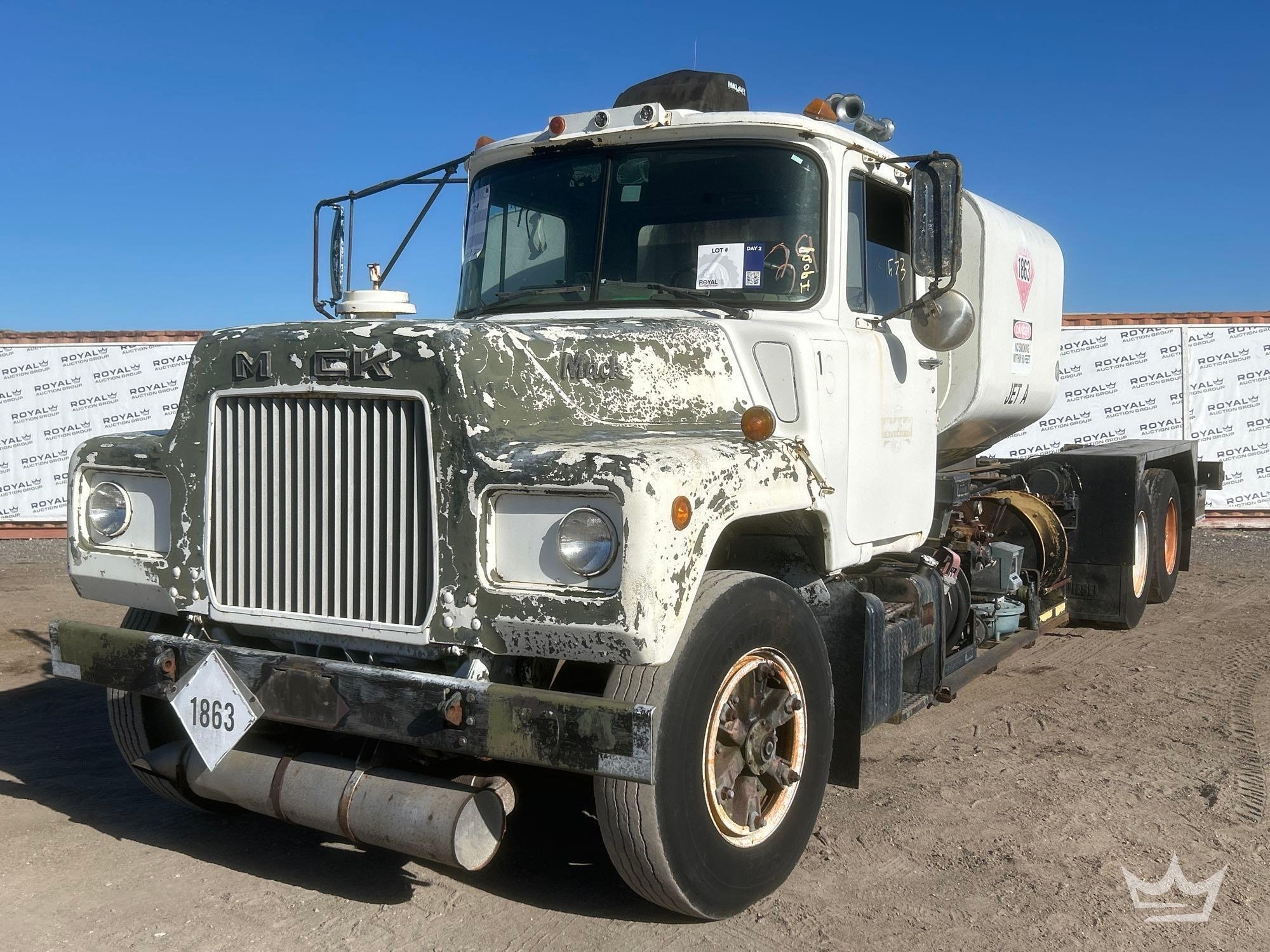 1981 Mack DM492S T/A Tanker Truck (A59230)