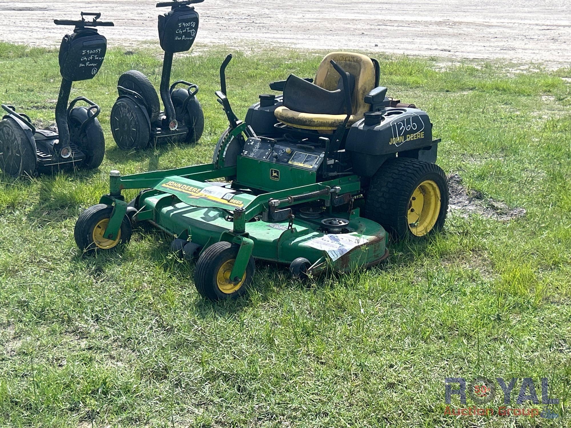 John Deere Ztrak M665 60in Zero Turn Mower (A48082)