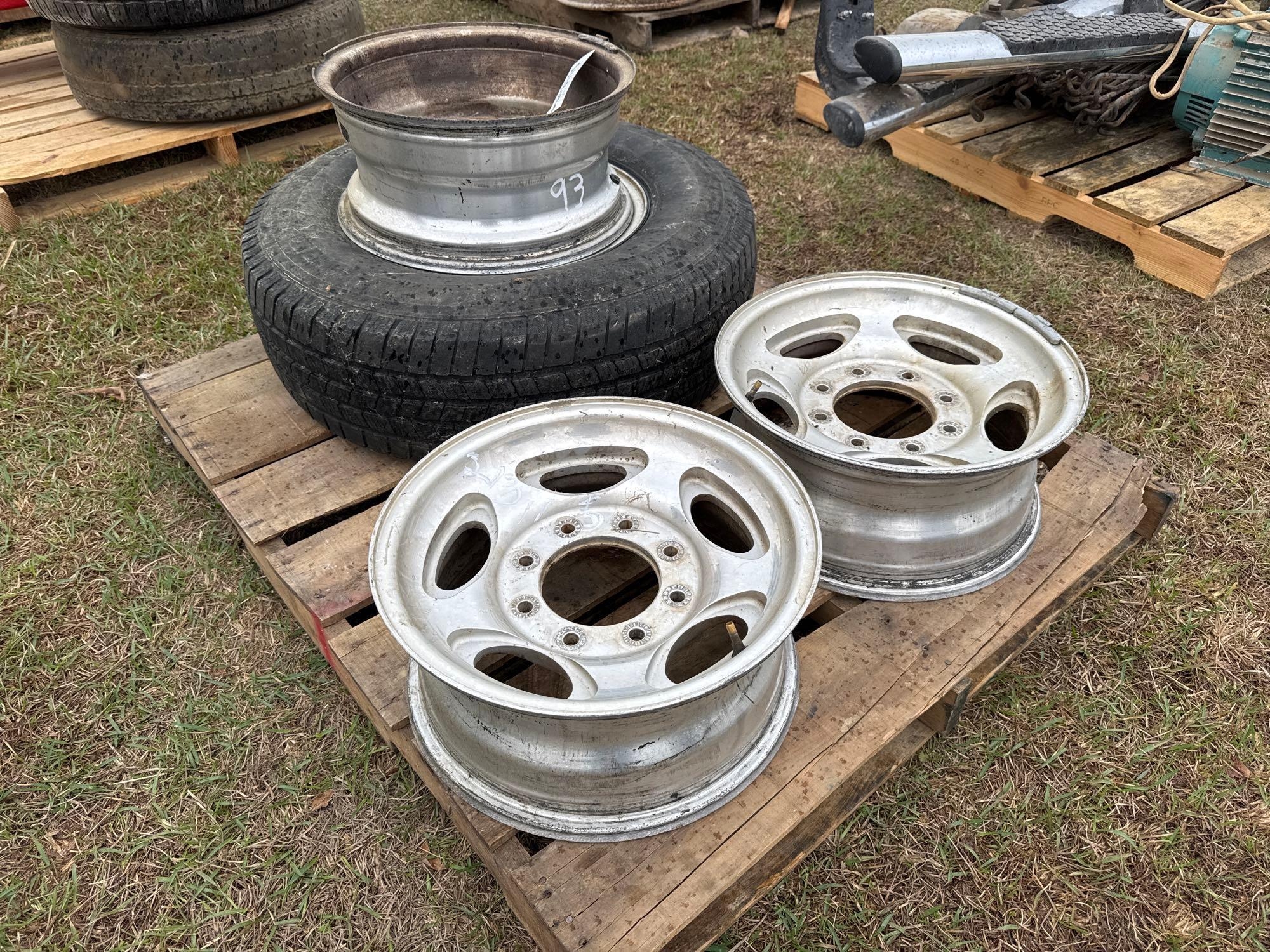 (4) 8 LUG RIMS (1) LT265/75R16 TIRE (A64276)