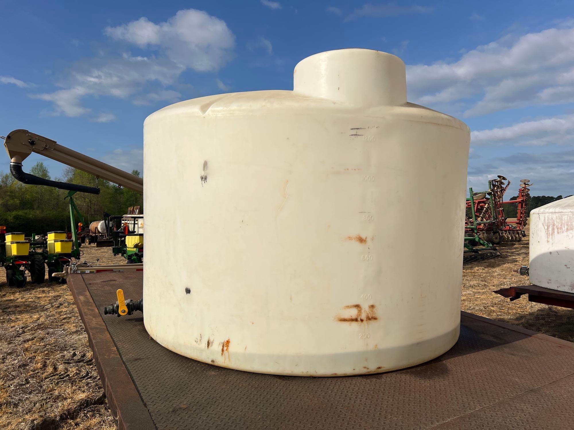 1200 GALLON FLAT BOTTOM POLY TANK (A64278)