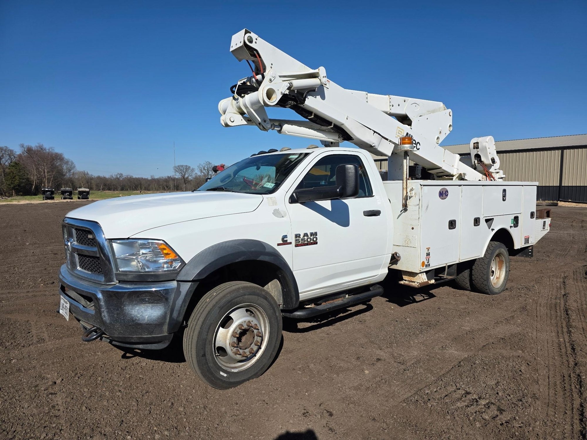 Dodge 5500 Bucket Truck (A63688)
