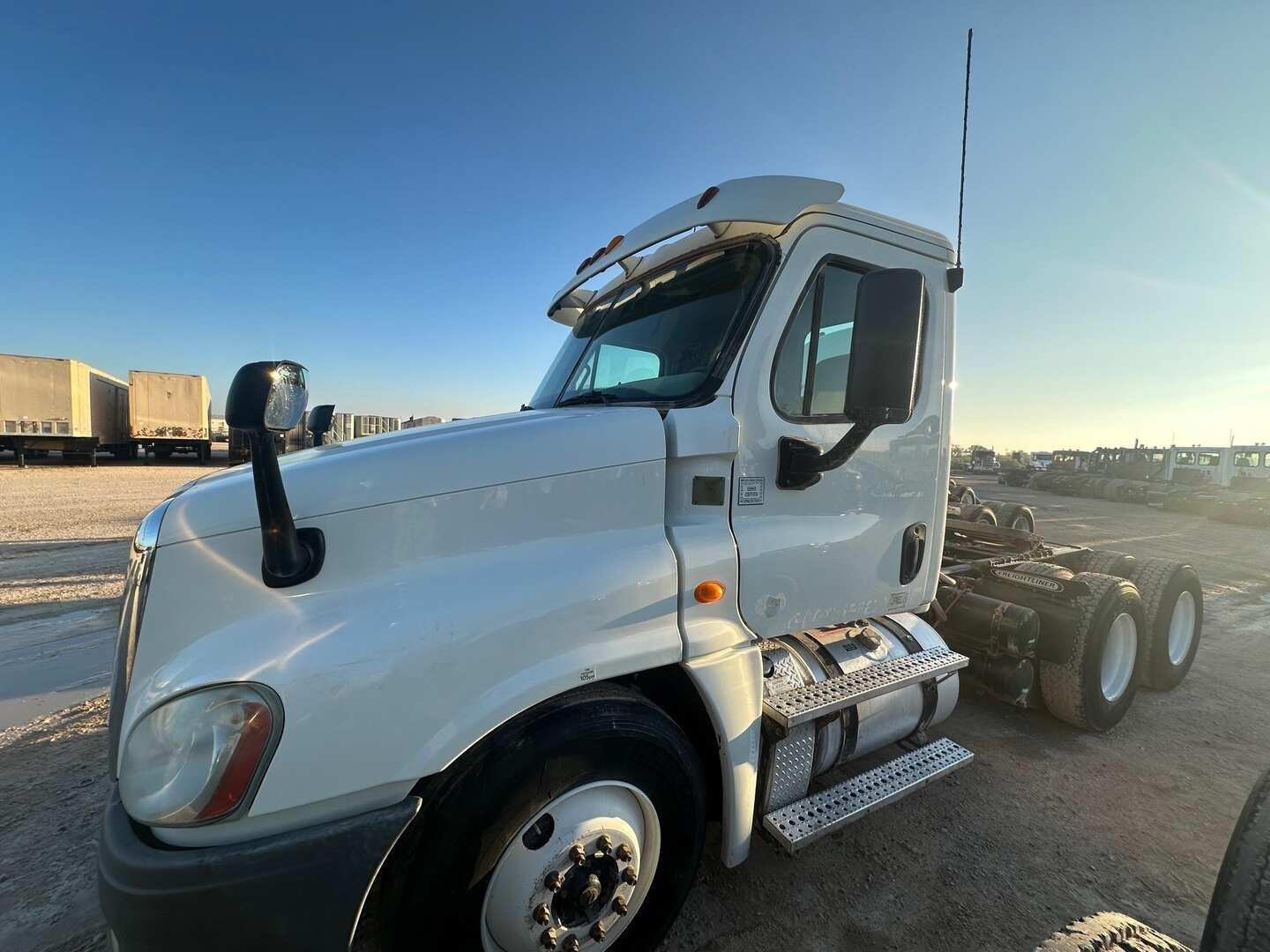 2013 FREIGHTLINER CASCADIA (A58214)
