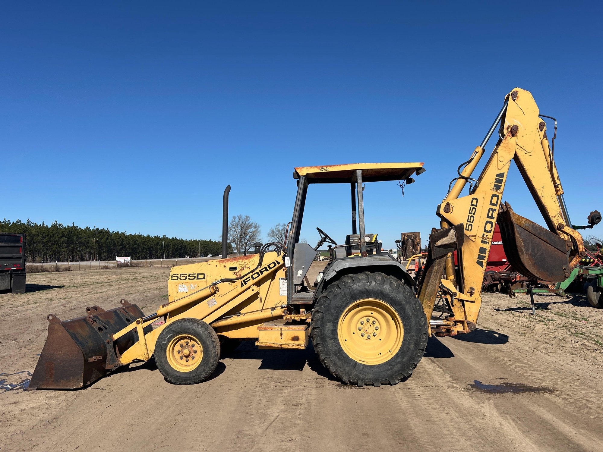 FORD 555D BACKHOE (A63290)