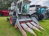 1980 Gleaner F2 with heads (A55301)