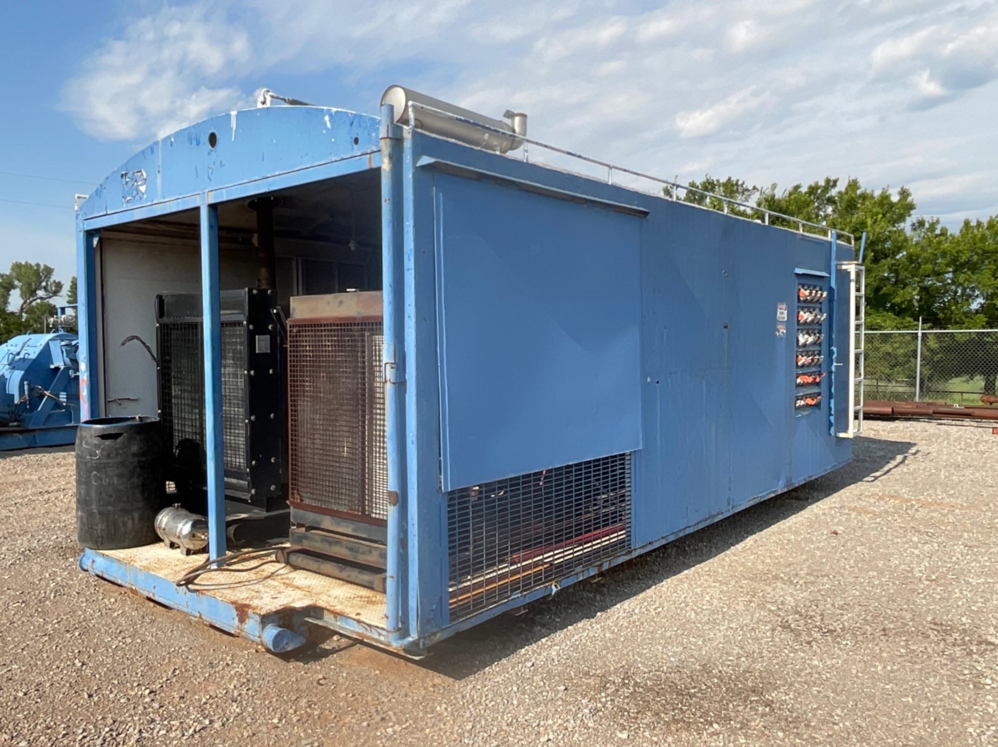 GENERATOR HOUSE POEWERED BY TWIN 12.7 DETROITS (A50854)