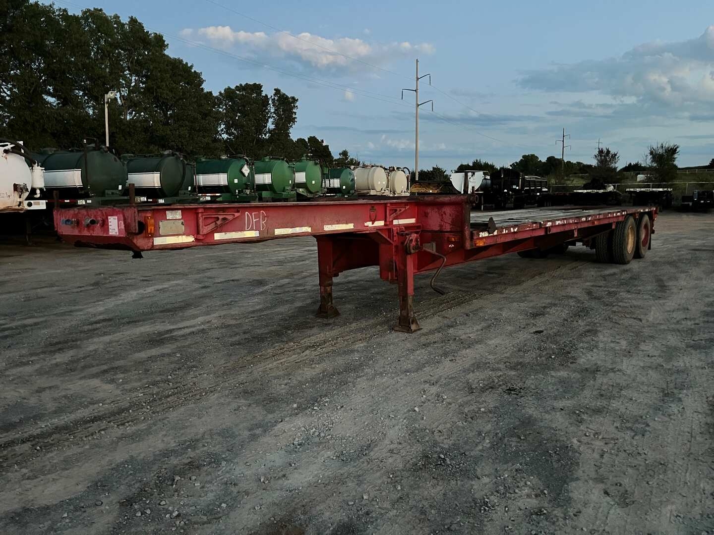 1981 AZTEC SKINNY NECK 31 FOOT FLATBED (A55745)