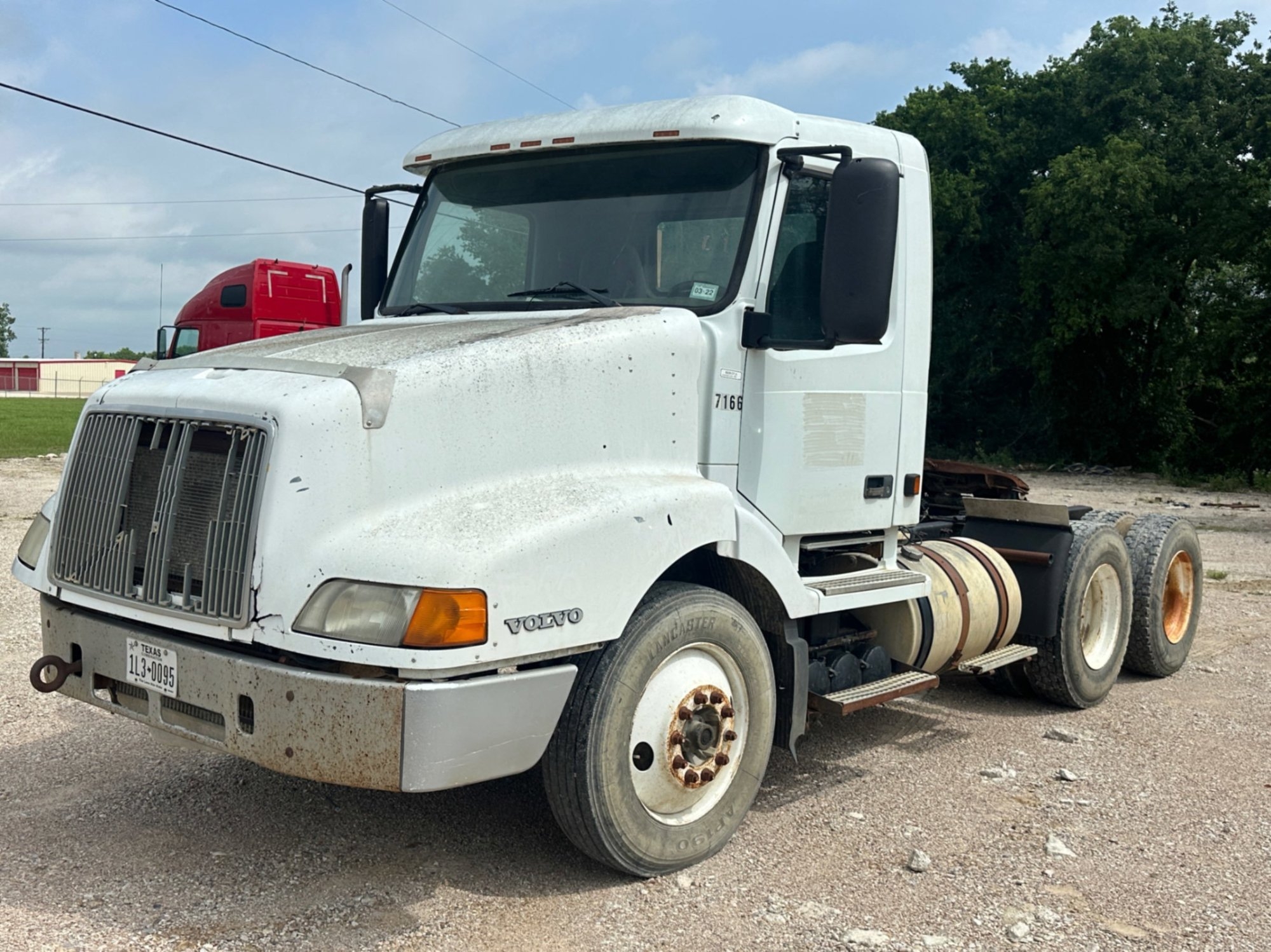 2003 VOLVO VNL (A48992)