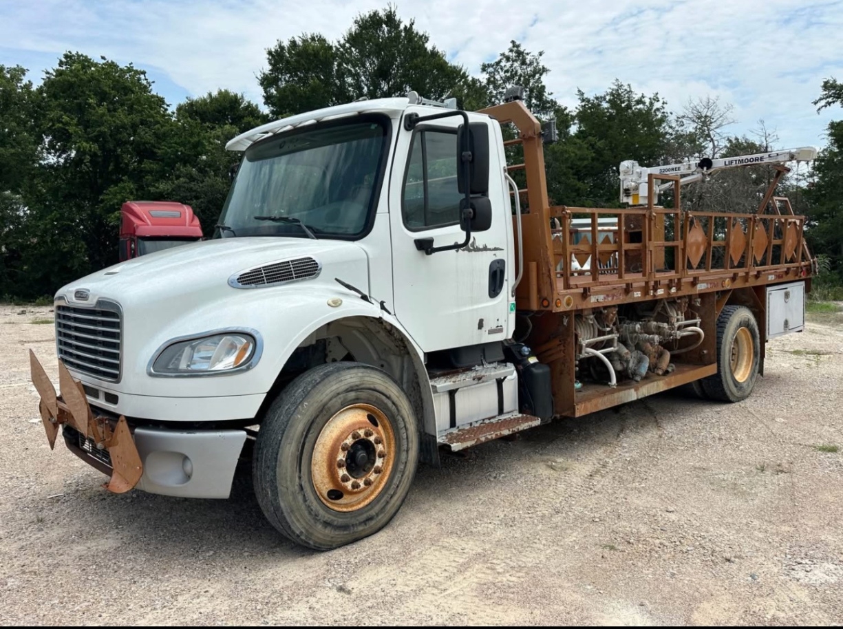 2012 FREIGHTLINER M2 106 (A55745)