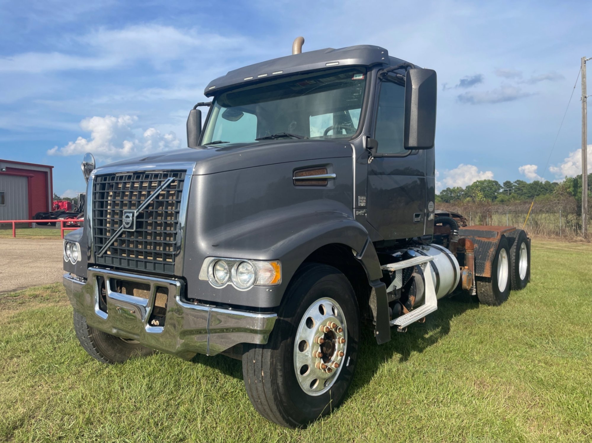 2014 VOLVO VHD DAYCAB (A50854)