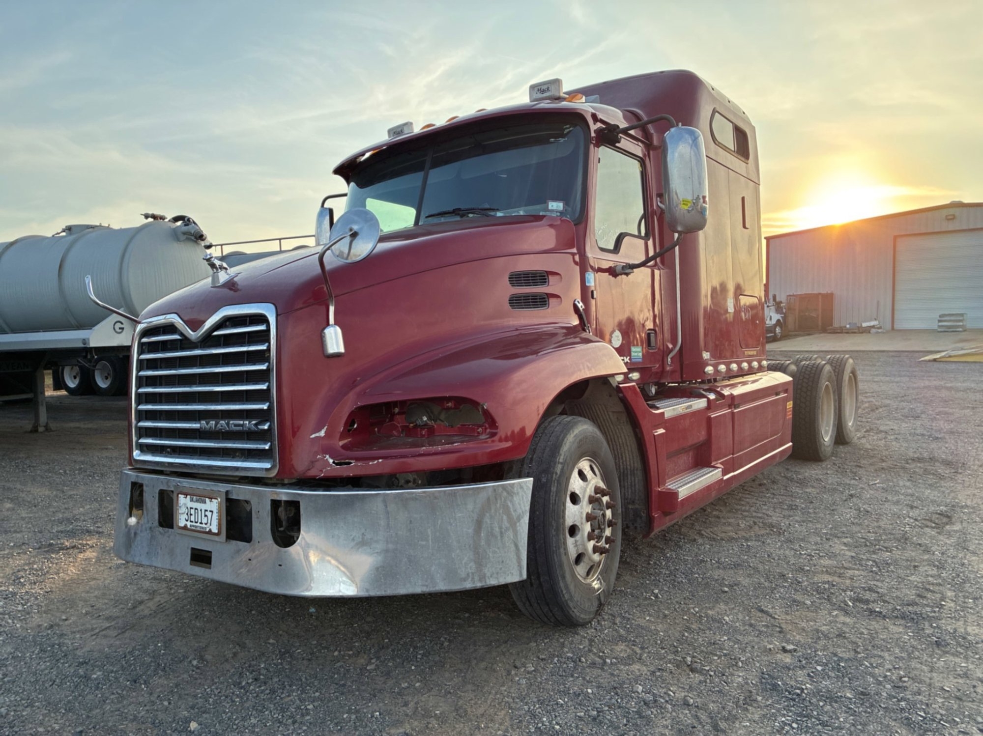 2016 MACK CXU613 MID-ROOF SLEEPER (A55745)
