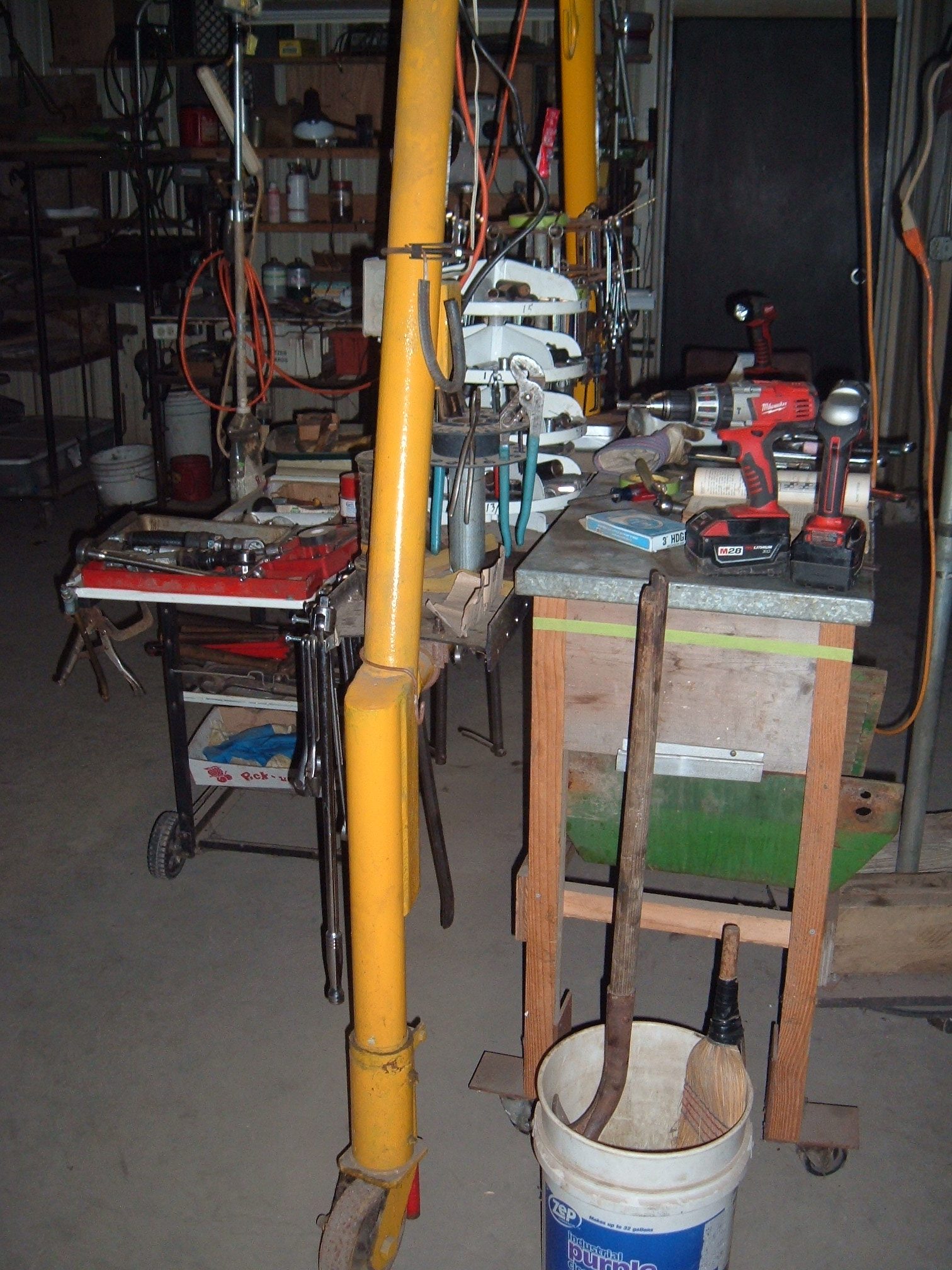 a frame tool bench.JPG