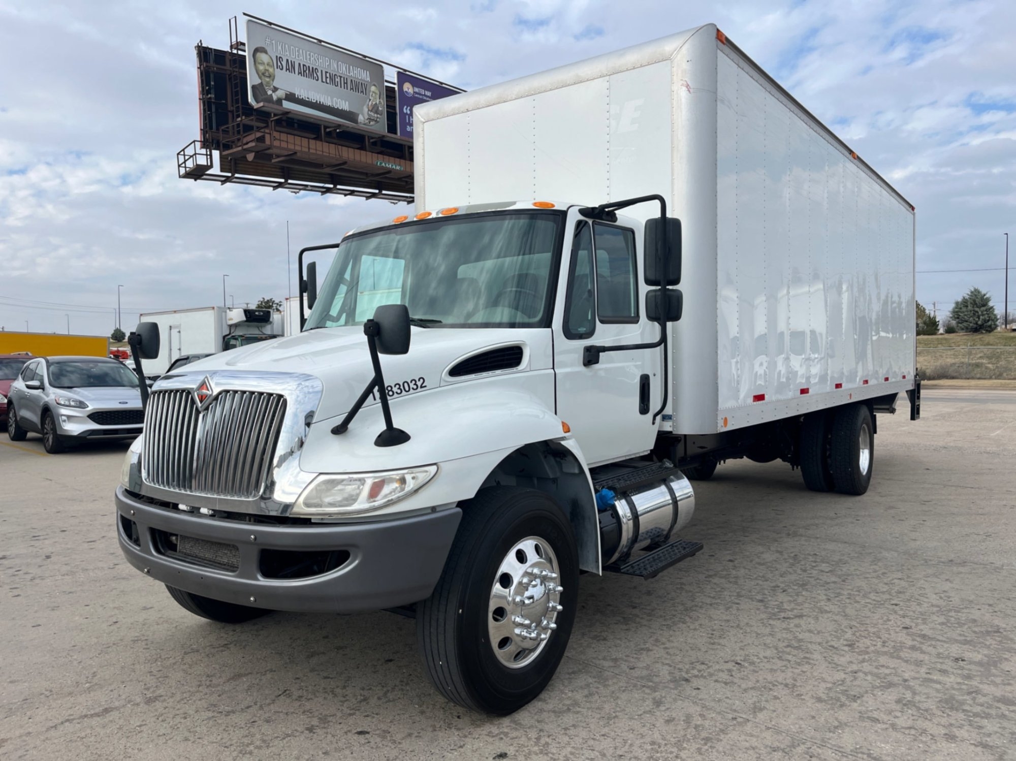 2018 INTERNATIONAL DURASTAR 4300 BOX TRUCK (A58214)