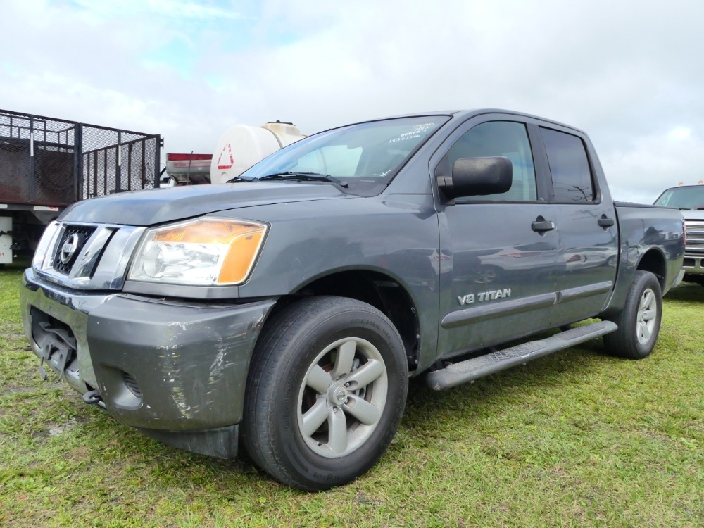 2013 Nissan V8 Titan (A57148)