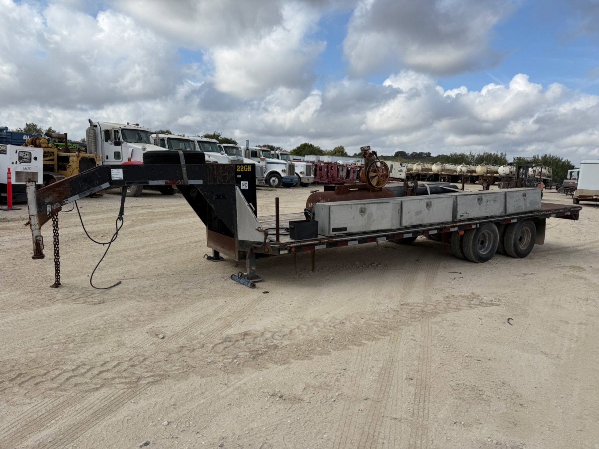 2001 BIG TEX GOOSENECK (A55745)