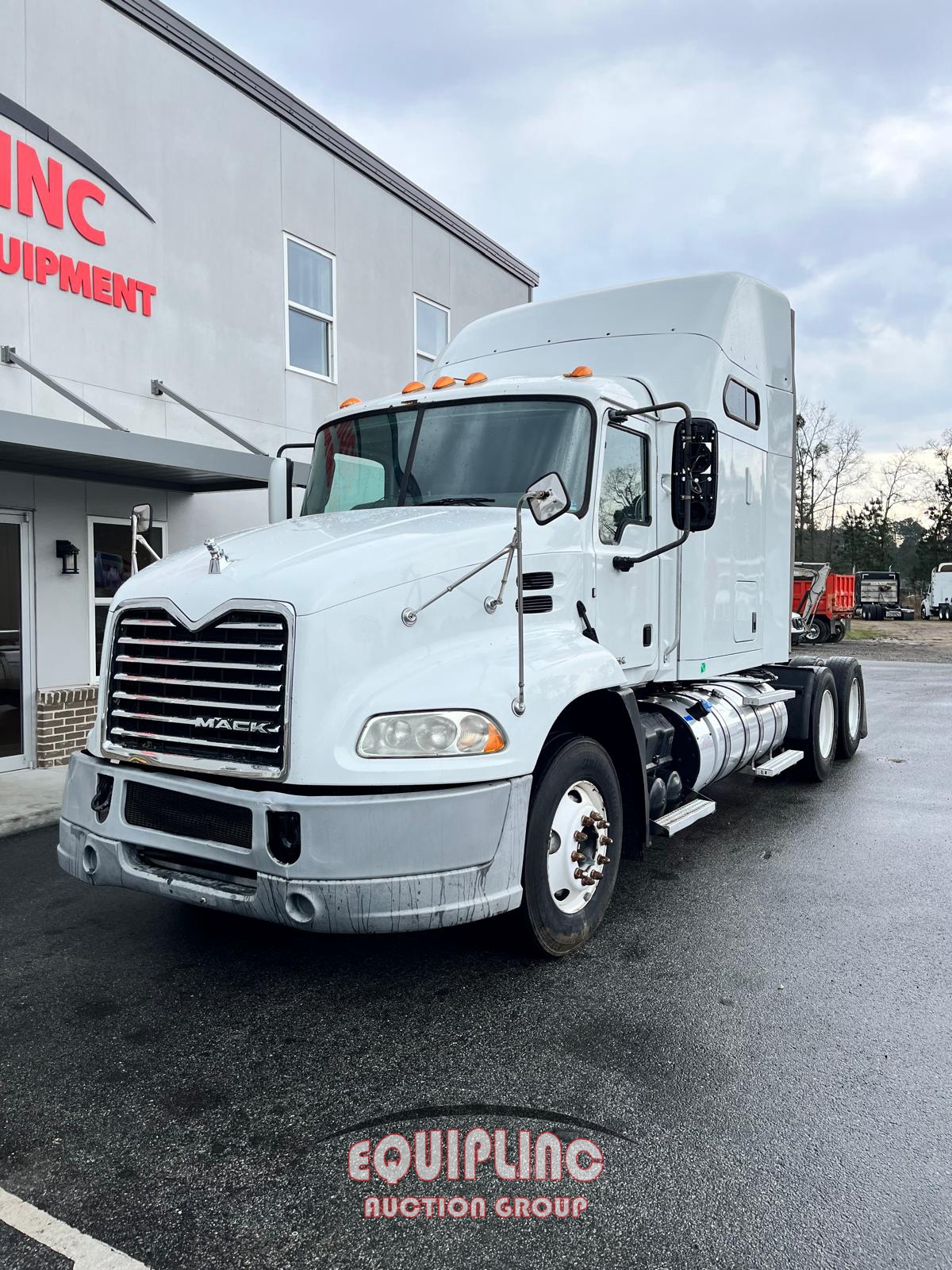 2015 MACK CXU613 T/A 6X4 MID ROOF SLEEPER TRUCK TRACTOR (A59912)