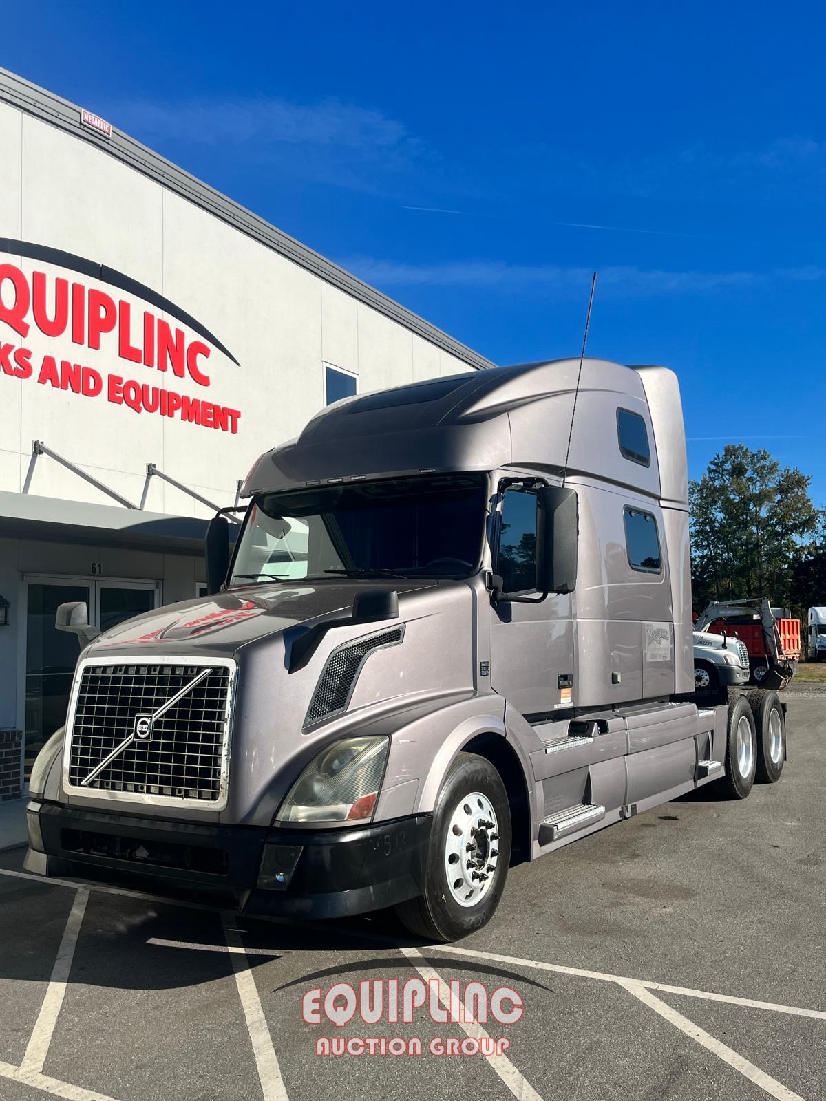 2015 VOLVO VNL760 SLEEPER (A59905)