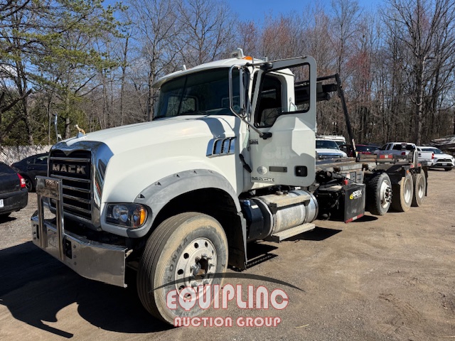 2017 MACK GU713 TRI/A ROLLOFF TRUCK (A69168)