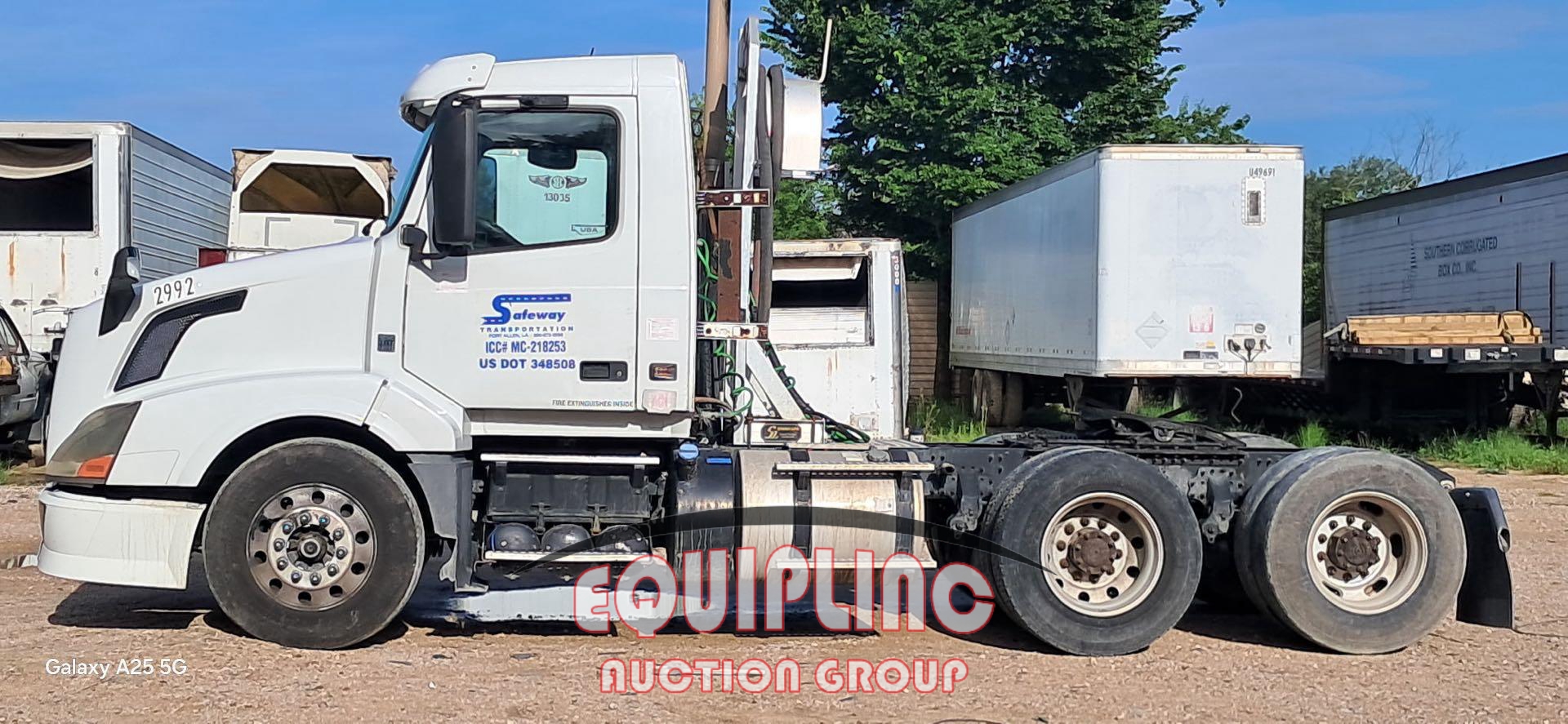 2015 VOLVO VNL TANDEM AXLE DAY CAB (A52141)