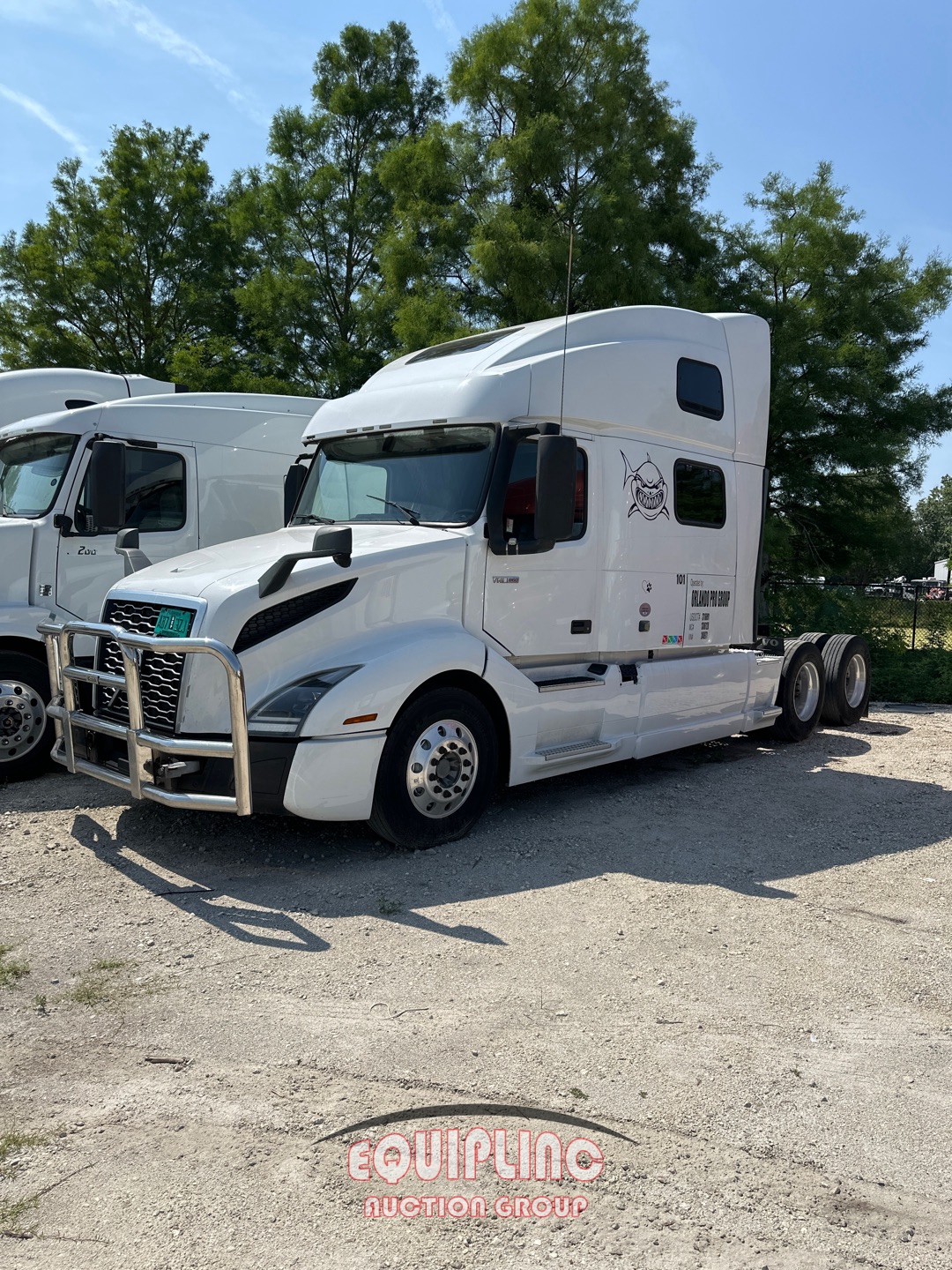2020 VOLVO VNL860 TANDEM AXLE SLEEPER (A45679)