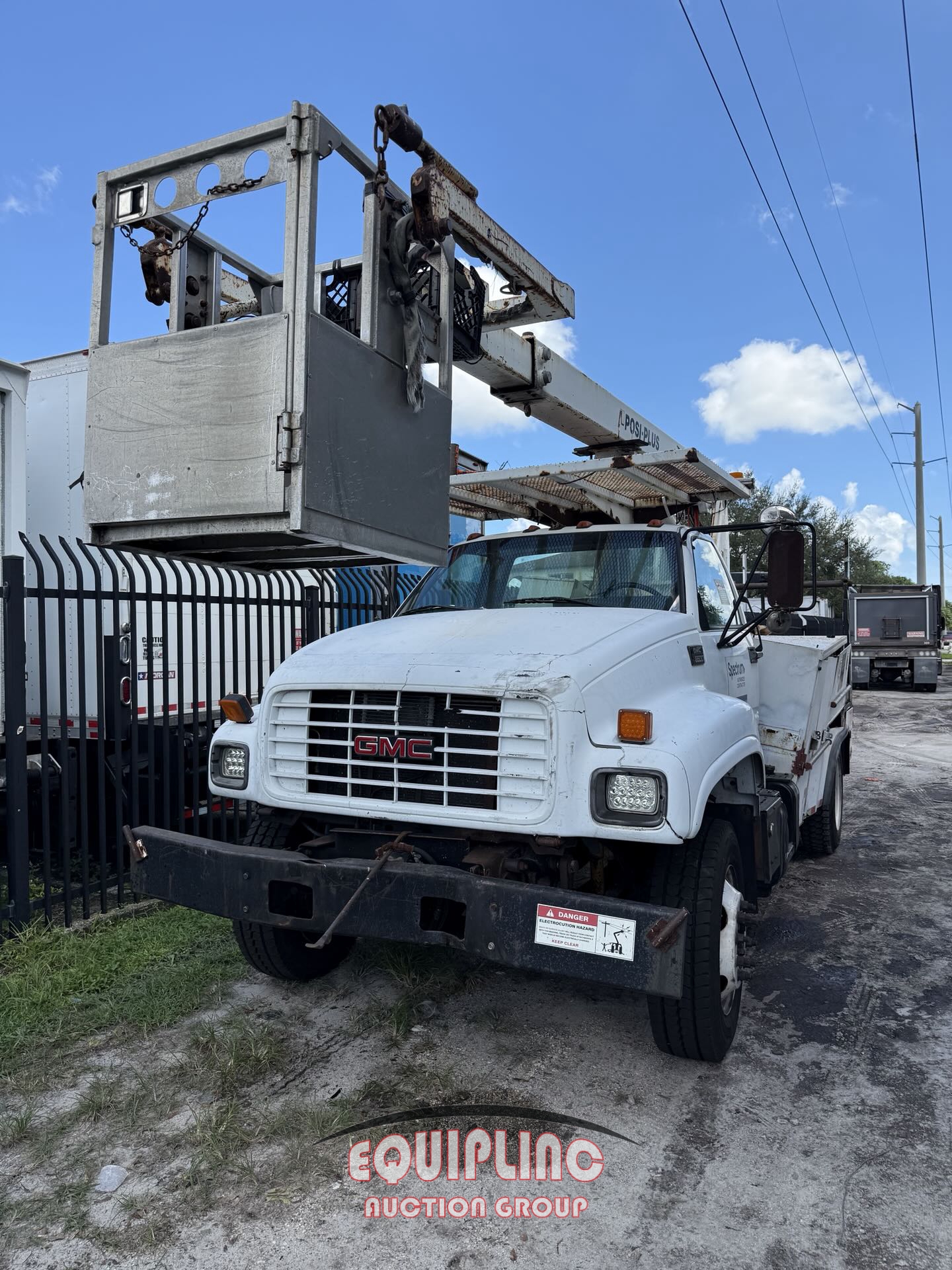 2000 GMC C6500 SINGLE AXLE BUCKET TRUCK (A57880)