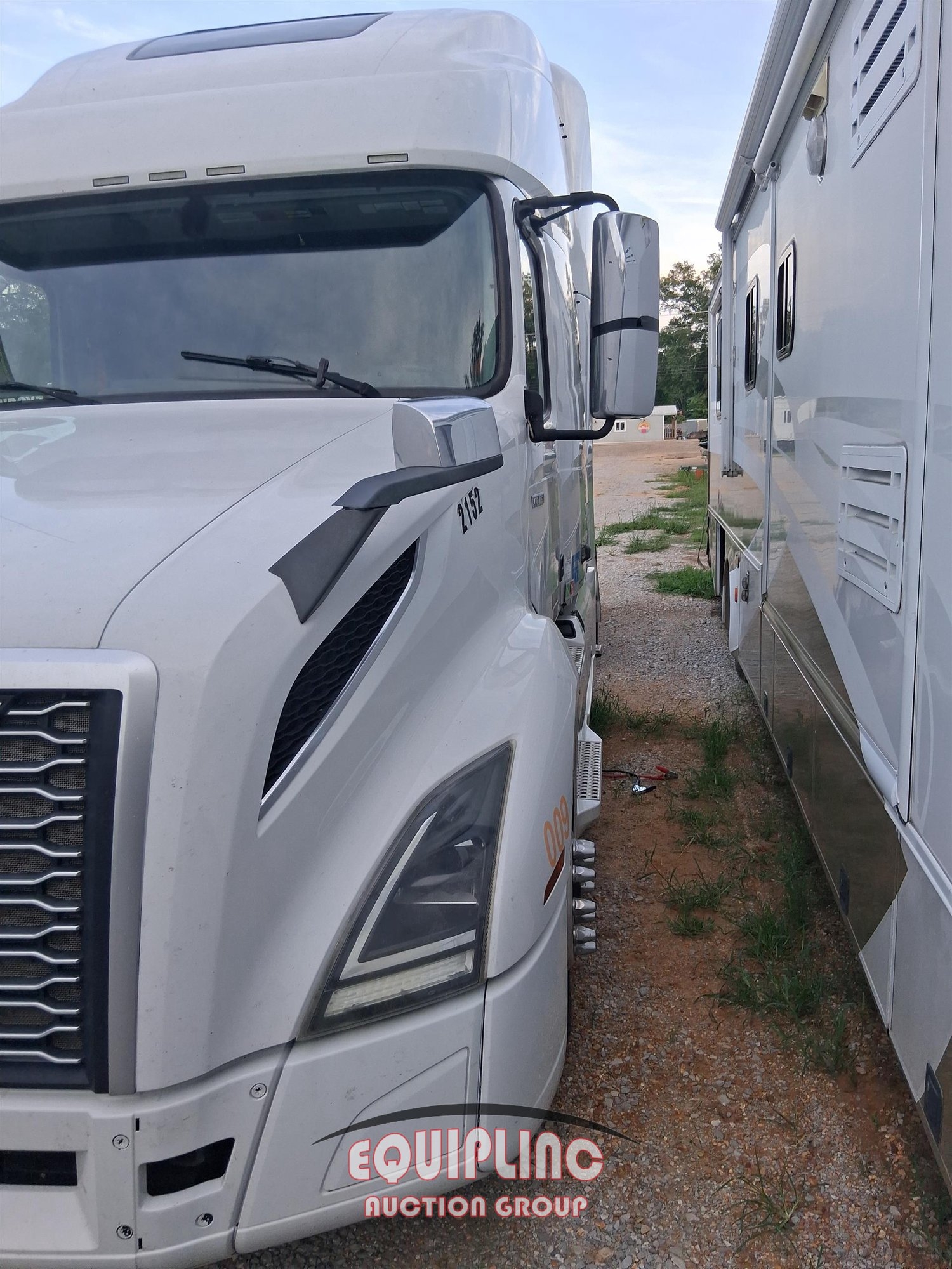 2019 VOLVO VNL760 TANDEM AXLE SLEEPER (A51219)
