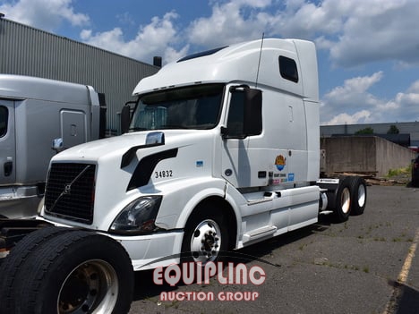 2015 VOLVO VNL TANDEM AXLE SLEEPER (A45679)