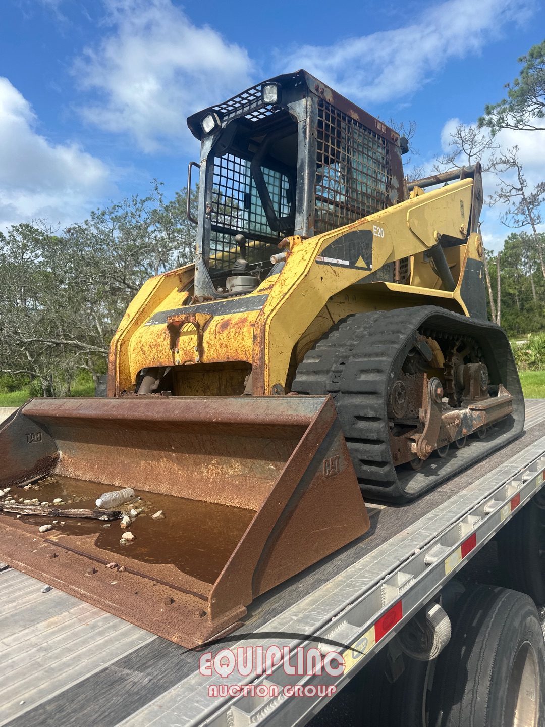 2003 CATERPILLAR 262 SKID STEER AND ATTACHMENTS (A56129)