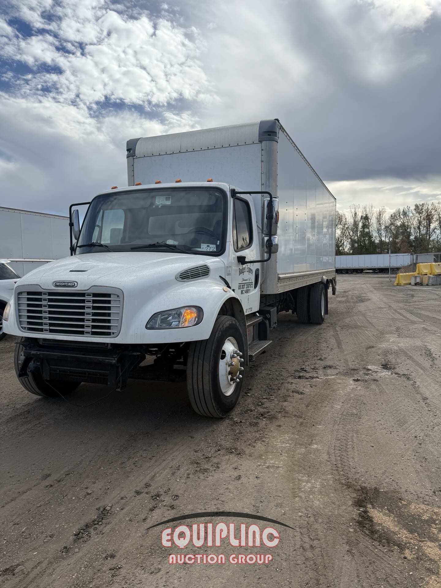 2018 FREIGHTLINER M2 26FT NON CDL BOX TRUCK (A57880)