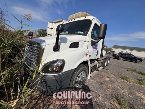2019 FREIGHTLINER CASCADIA TANDEM AXLE DAY CAB (A58017)