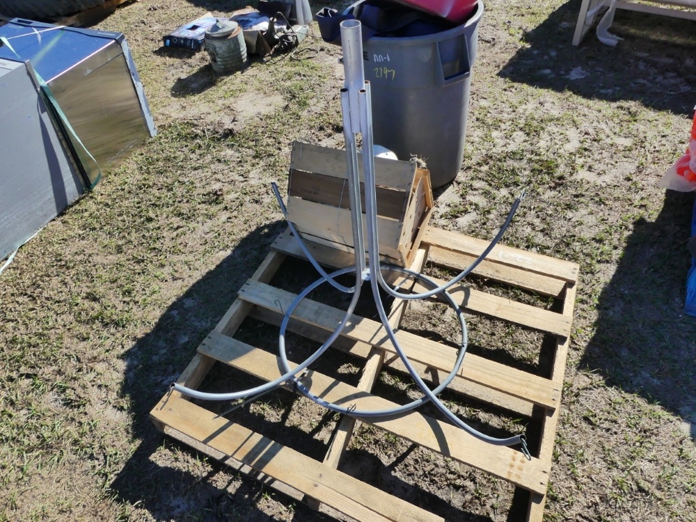 Purple Martin Frame w/Pole & 8 Gourds (A56469)