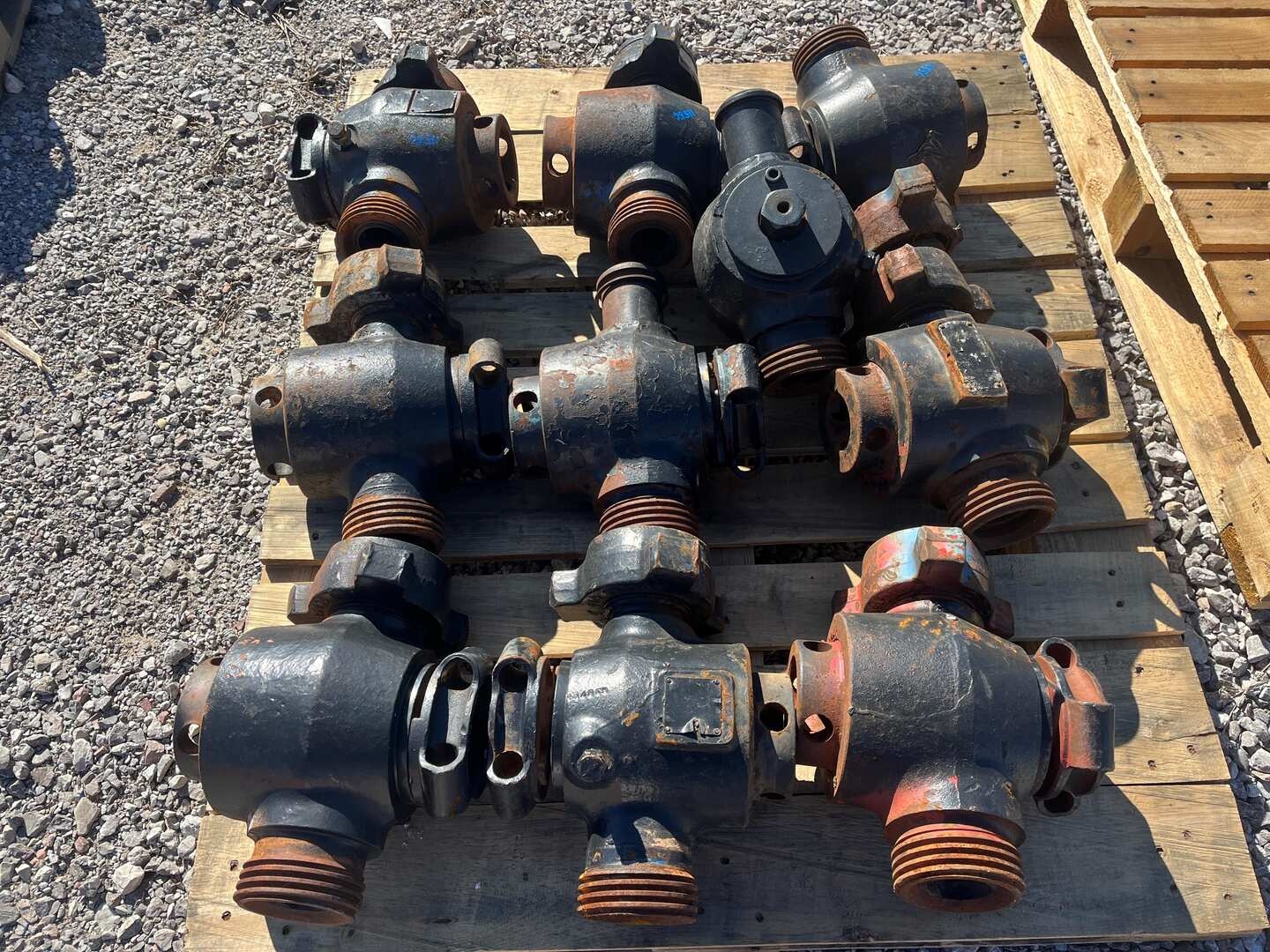 (10) 2 PLUG VALVES (A52472)