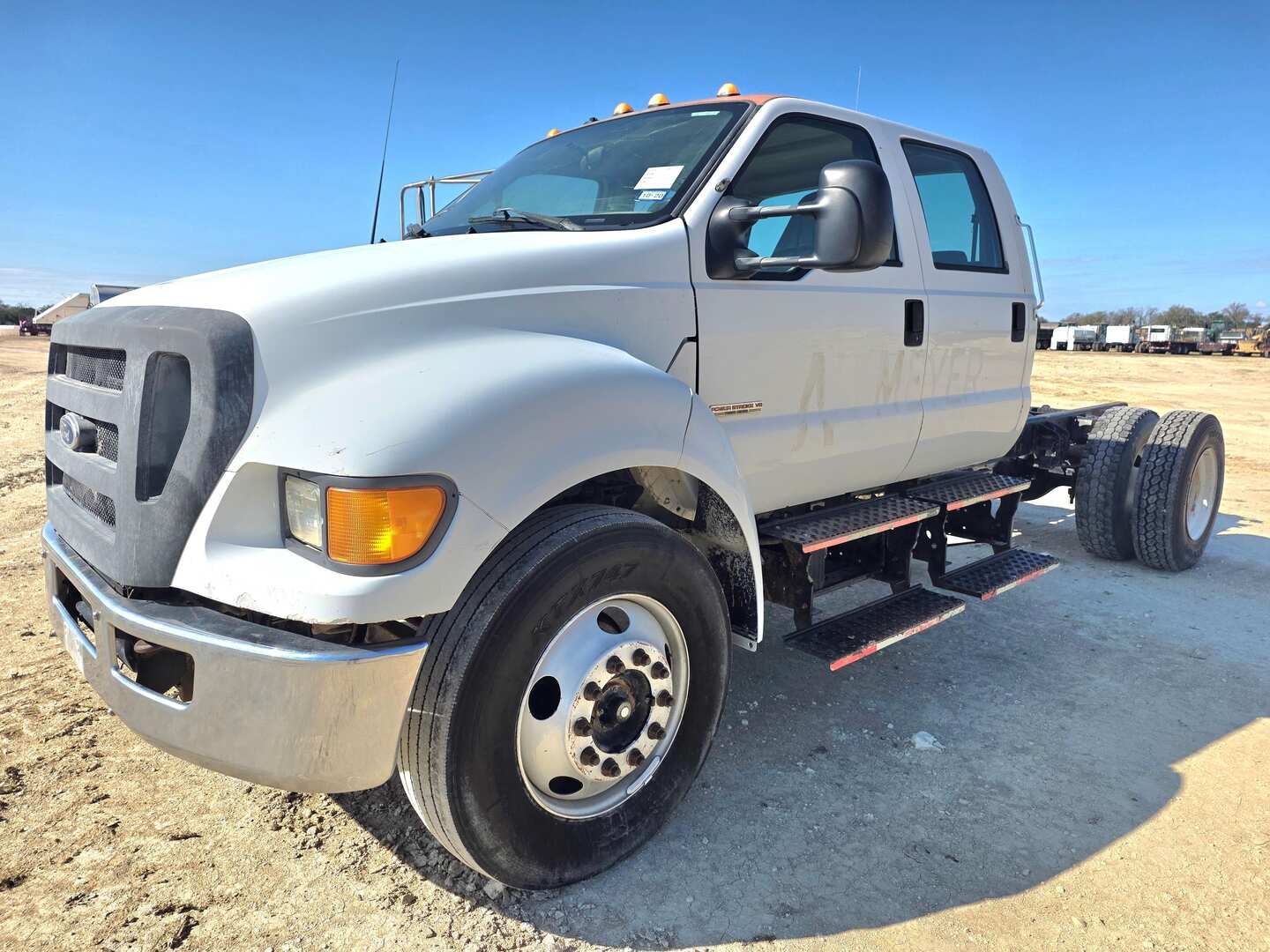 2004 FORD F-650 SUPER DUTY CAB AND CHASSIS (A58214)