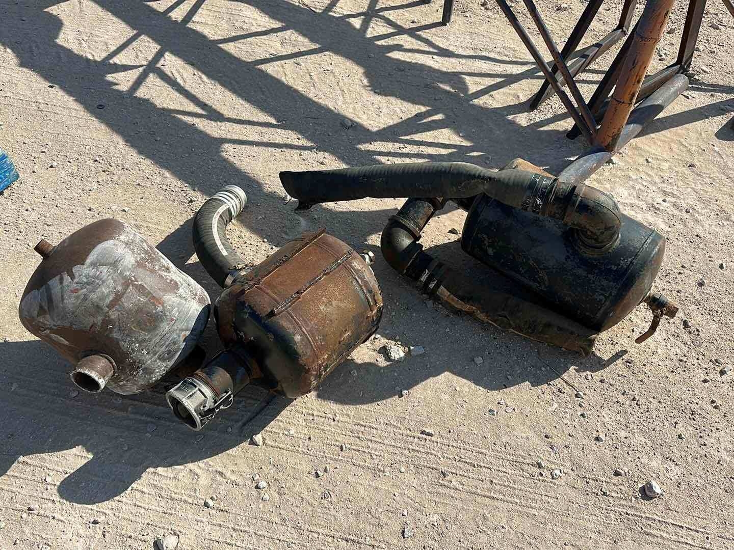 (3) VACUUM PUMP TANKS (A50854)