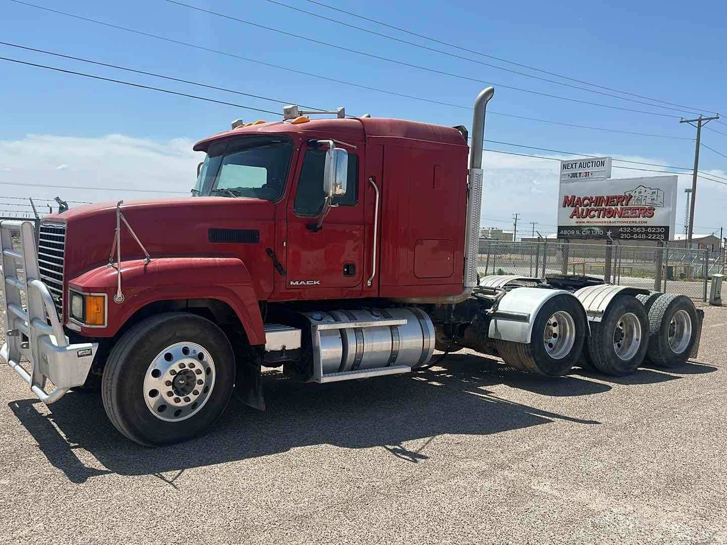 2015 MACK CHU613 TRI-AXLE (A50854)
