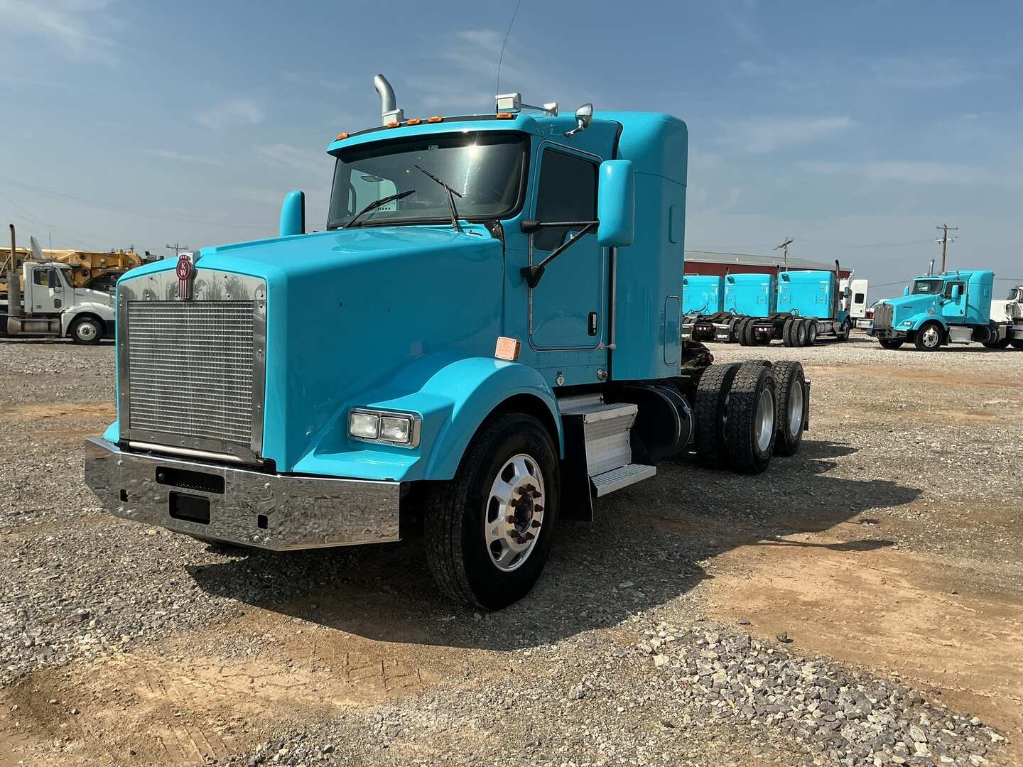 2015 KENWORTH T800 MID-ROOF SLEEPER (A50854)