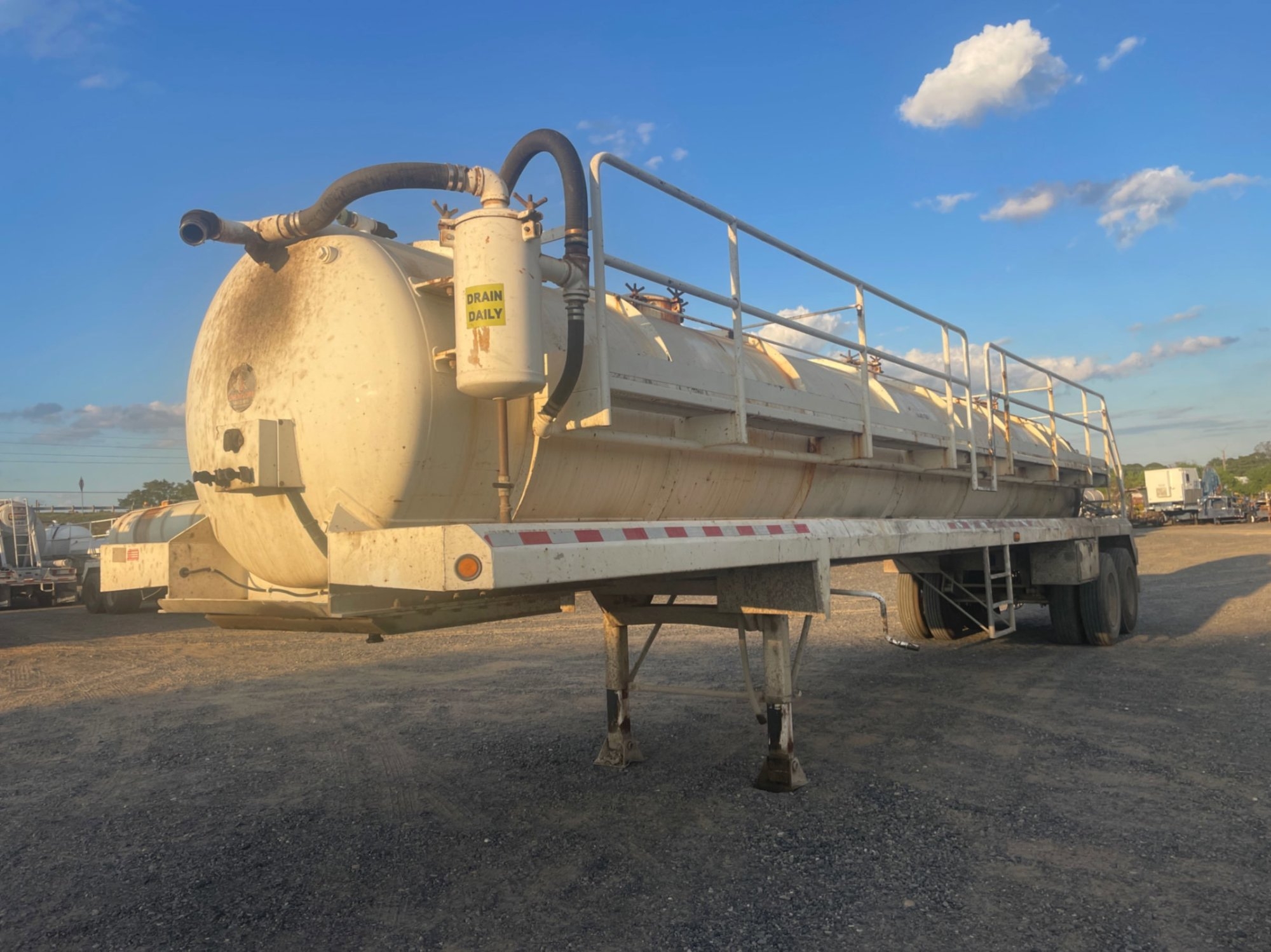 2015 DRAGON 130 BBL VACUUM TRAILER (A58214)