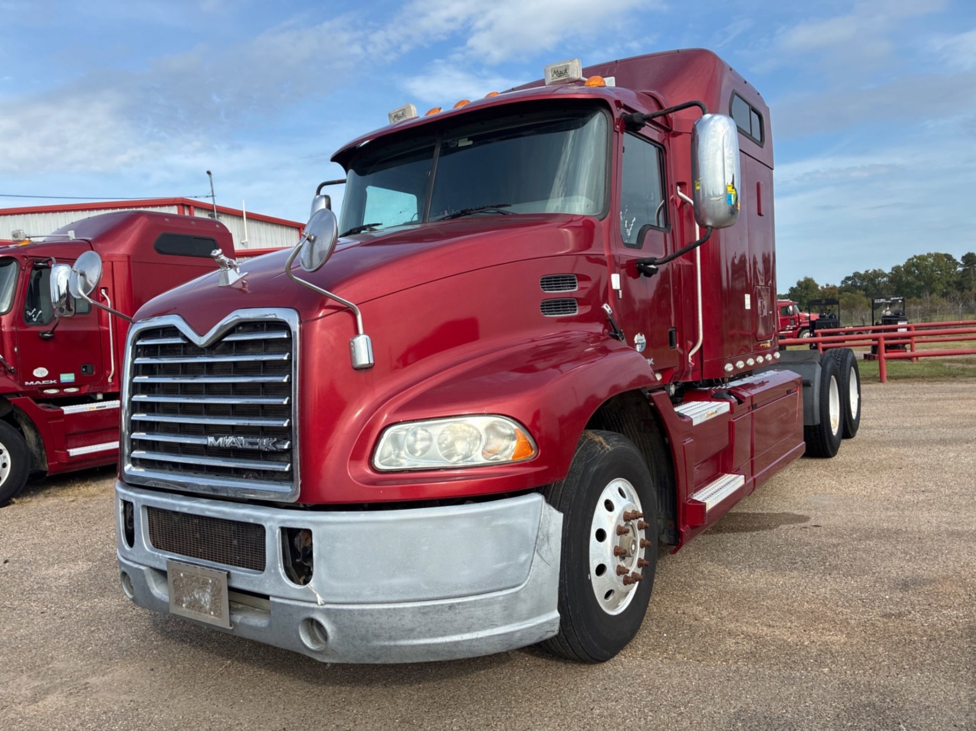 2016 MACK CXU613 MID-ROOF SLEEPER (A55745)